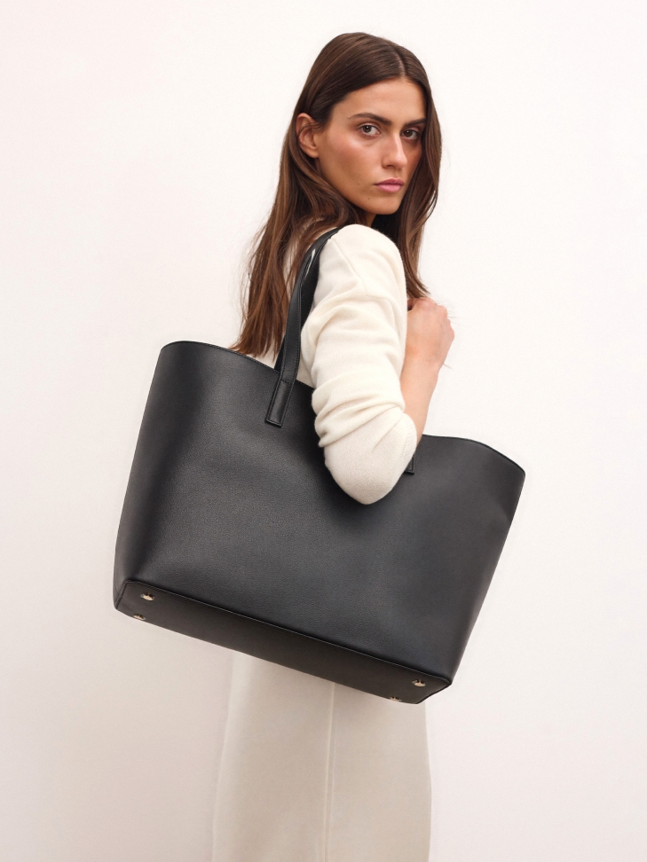 Leather minimalist shoulder bag