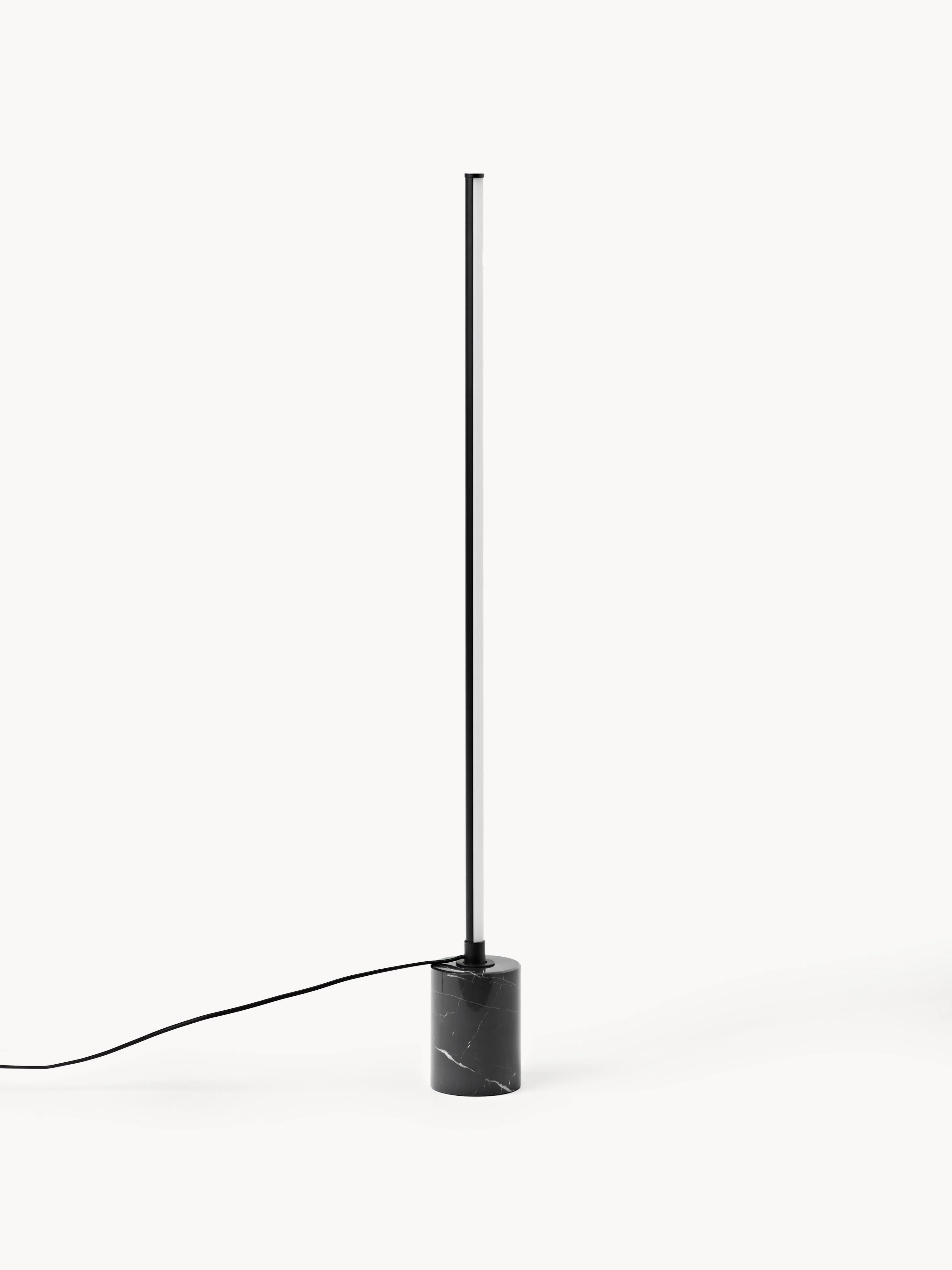 LED-Stehlampe Shelby mit Marmorfuß