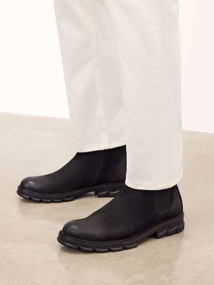 Slip-on nubuck boots