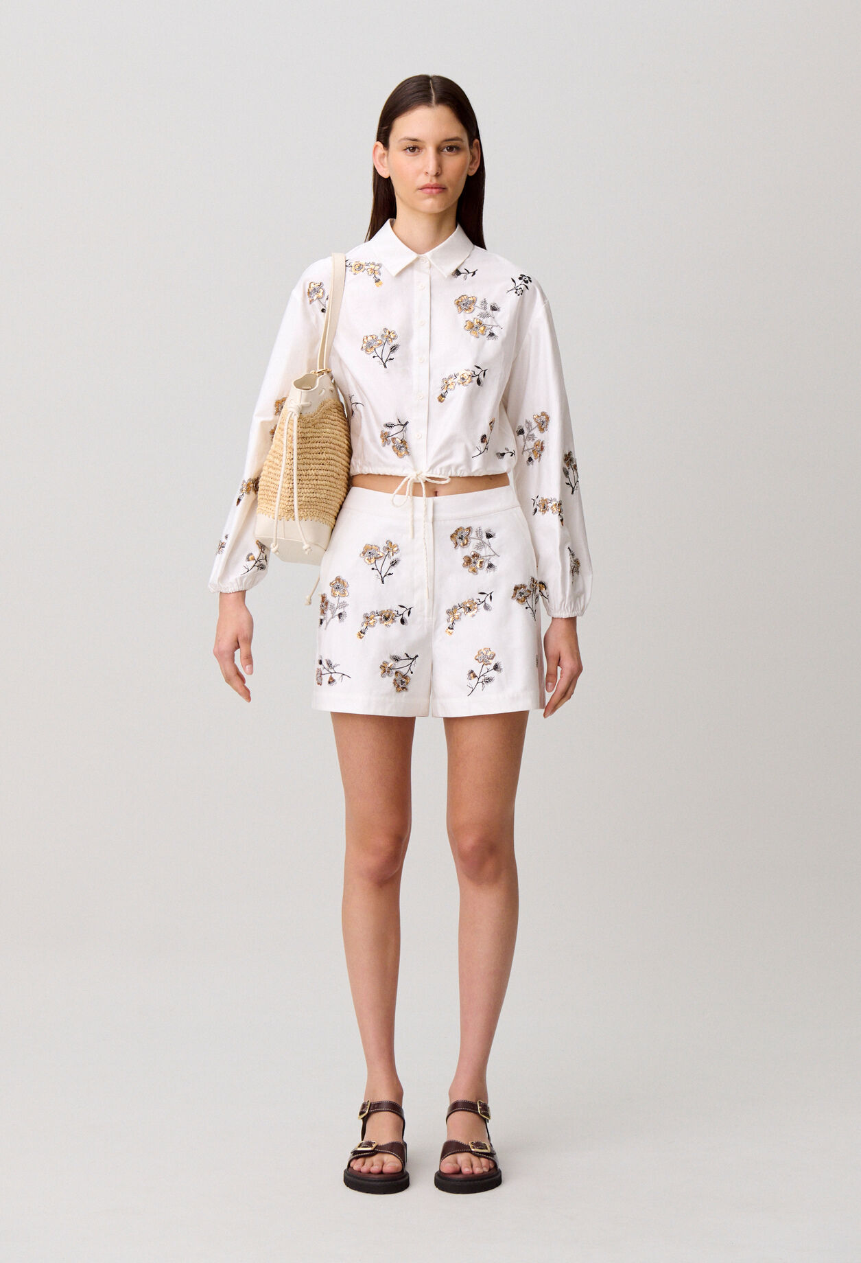 Short court fleurs