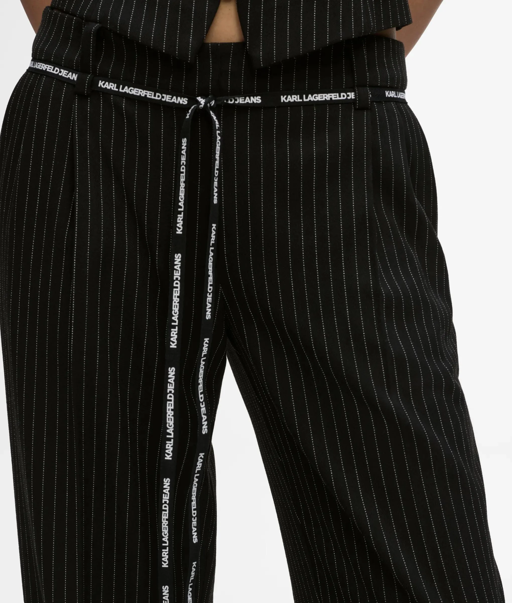 Pantalon ajusté taille mi-haute à rayures fines