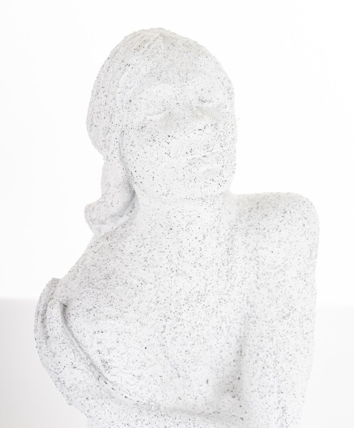 Figura siedzącej kobiety 21,5x21x15 cm DONNA-3