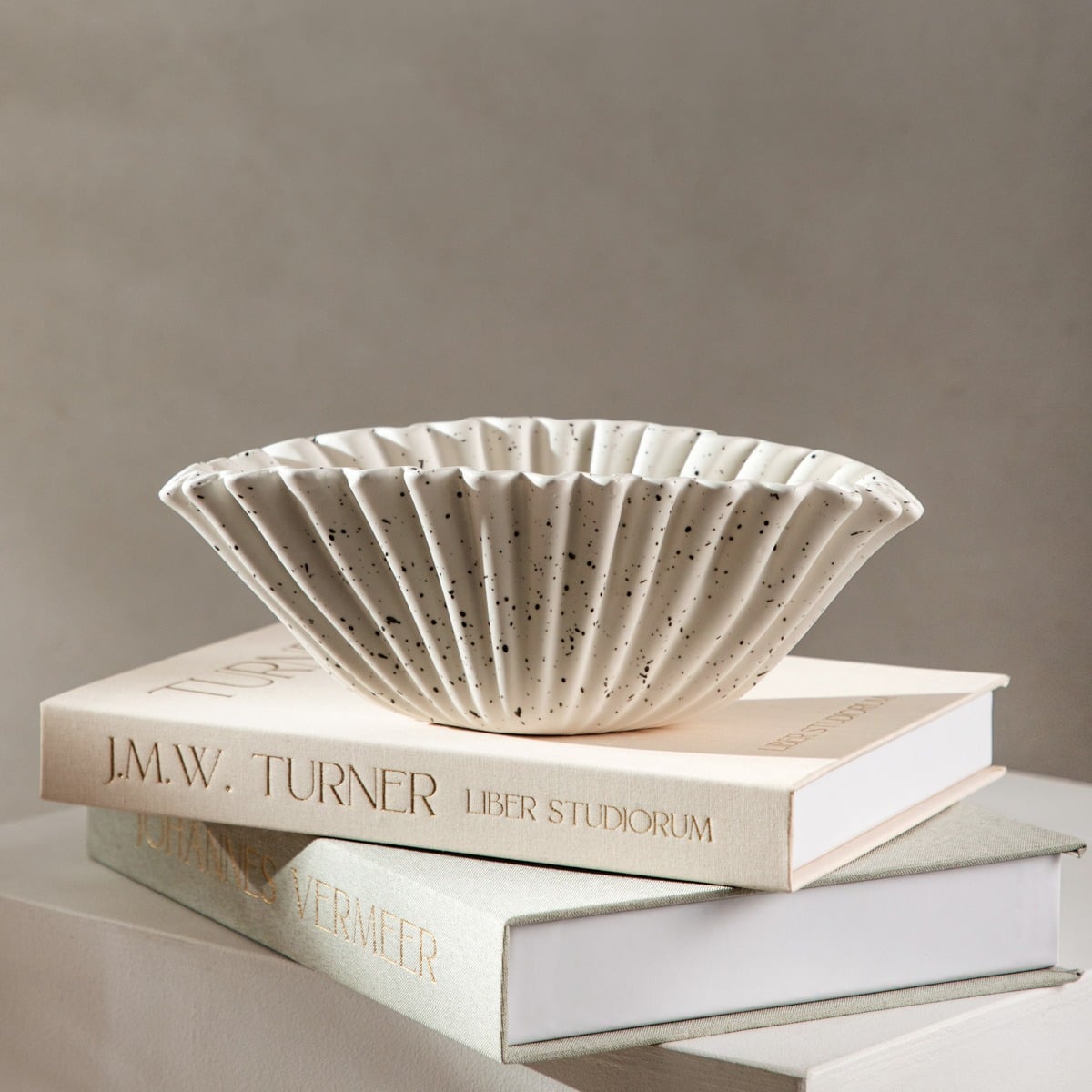 Misa dekoracyjna EVANIA ceramiczna biała 23x14x8,8 cm