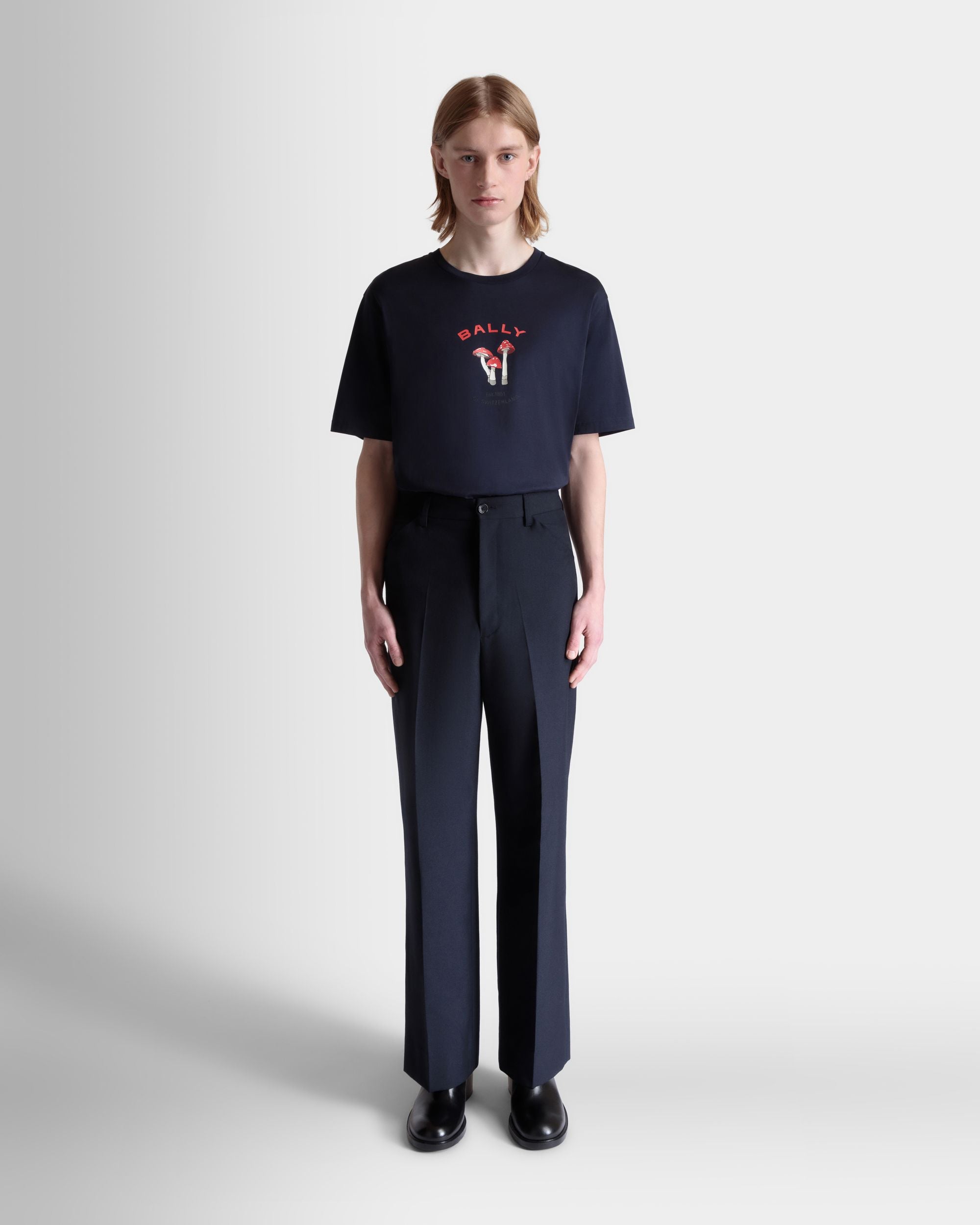 Maßgeschneiderte Hose Aus Einer Wollmischung In Navy Blue