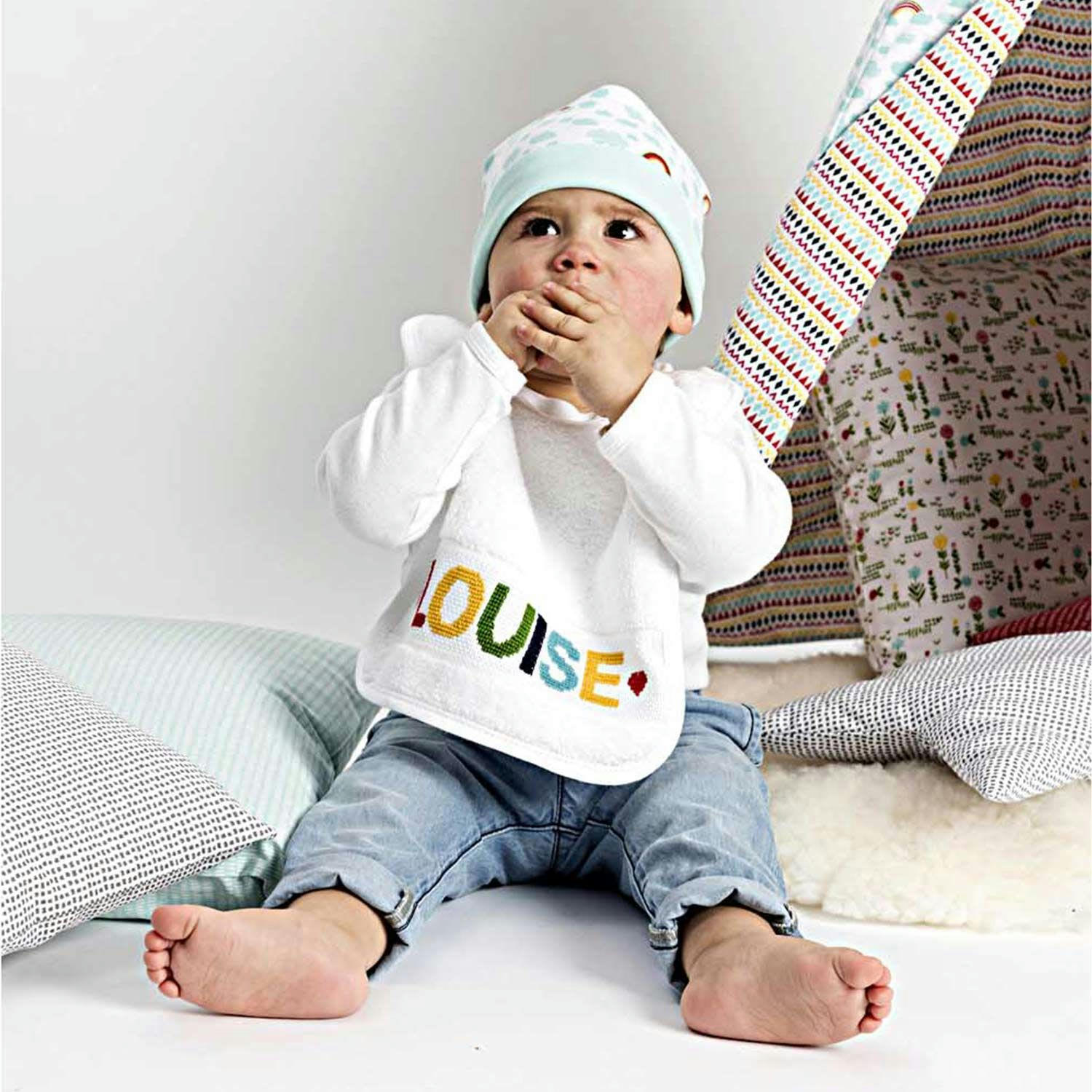 - Kit bavoir à broder Alphabet 23 x 28 cm