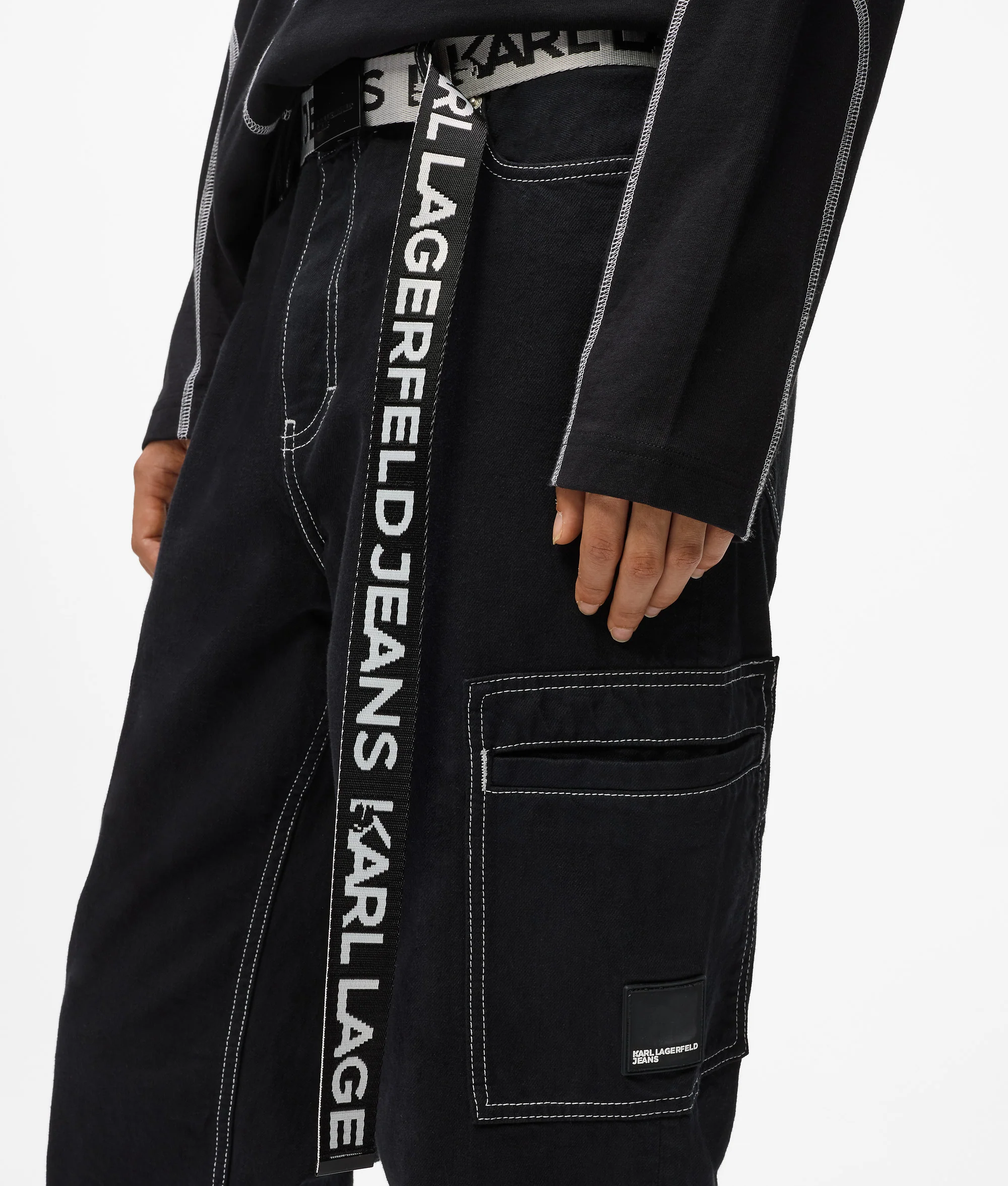 Pantalon cargo à surpiqûres contrastantes