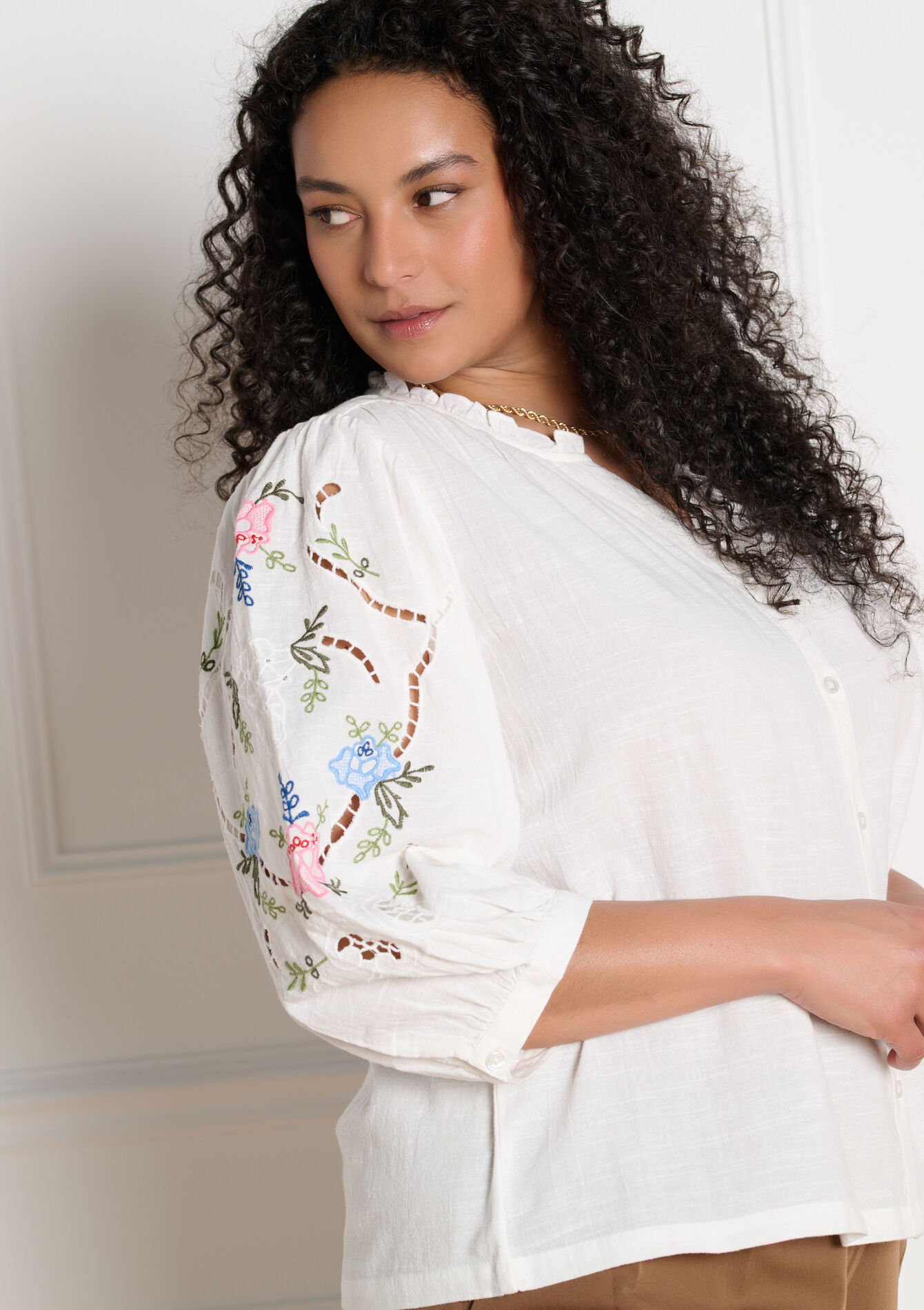 Blouse met geborduurde mouwen