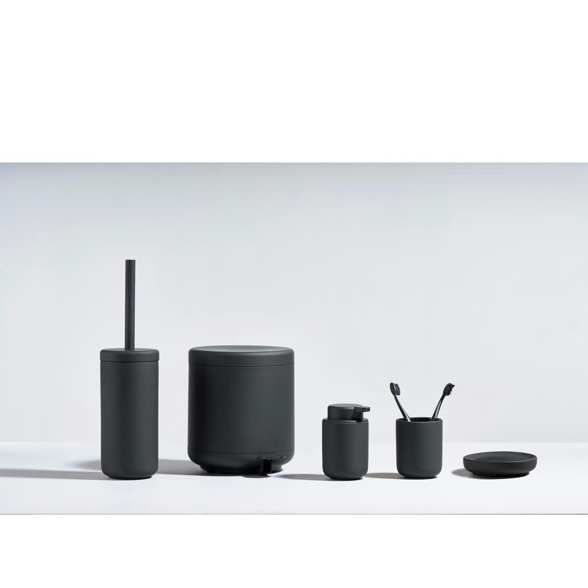 UME - Poubelle à pédale en plastique noir