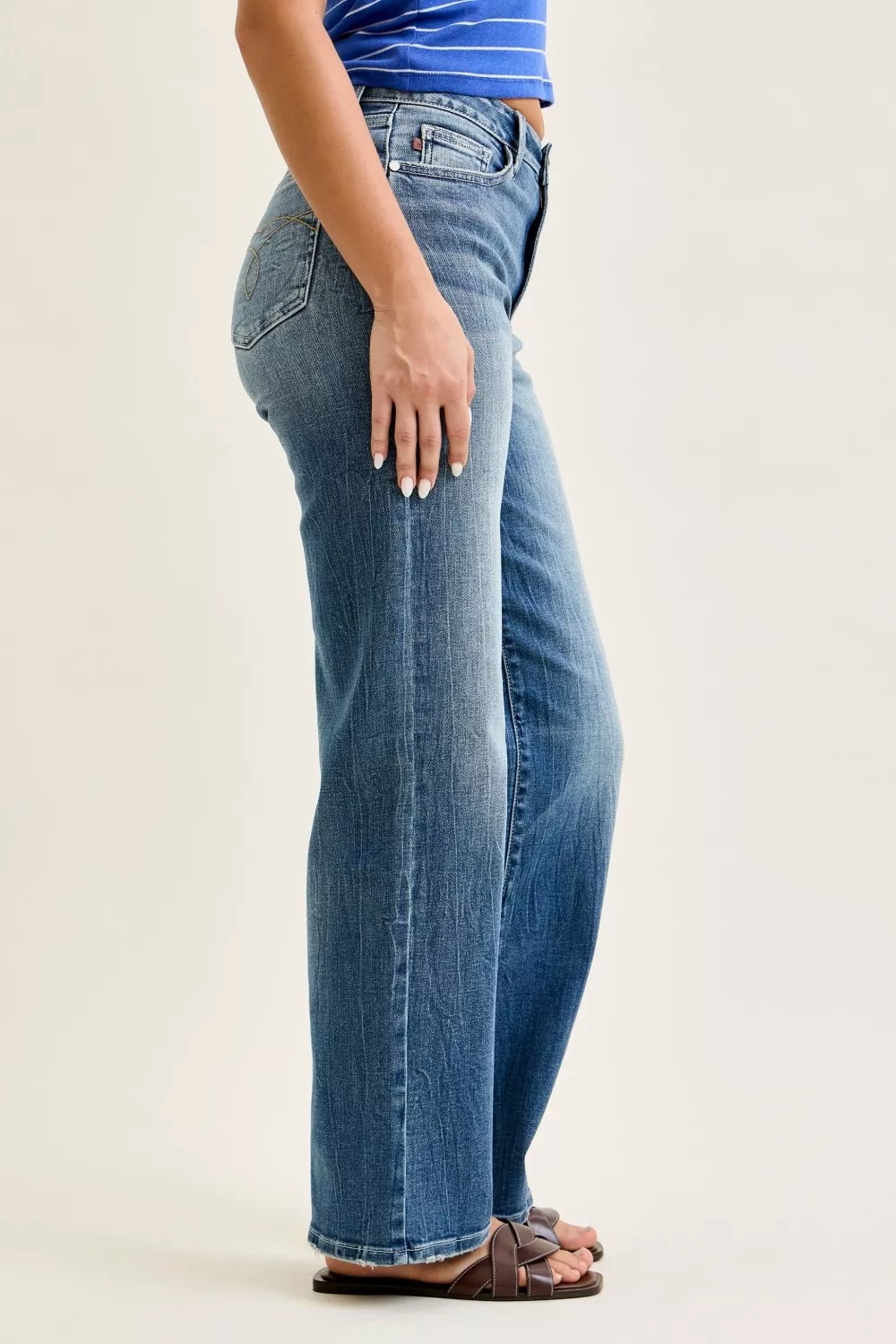 Mid Rise 90s Straight Jeans