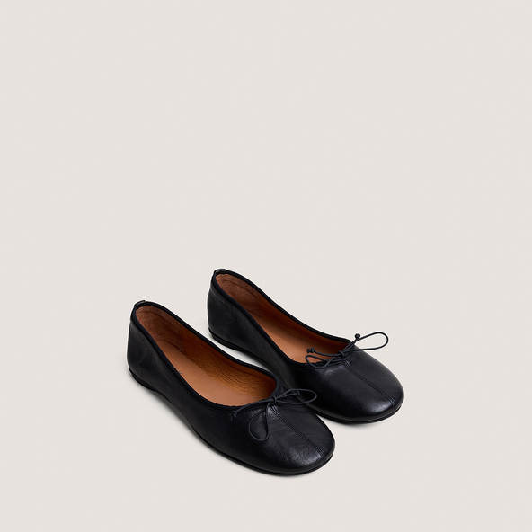 Ballerines à petits lacetsen cuir noir | DALLETTE
