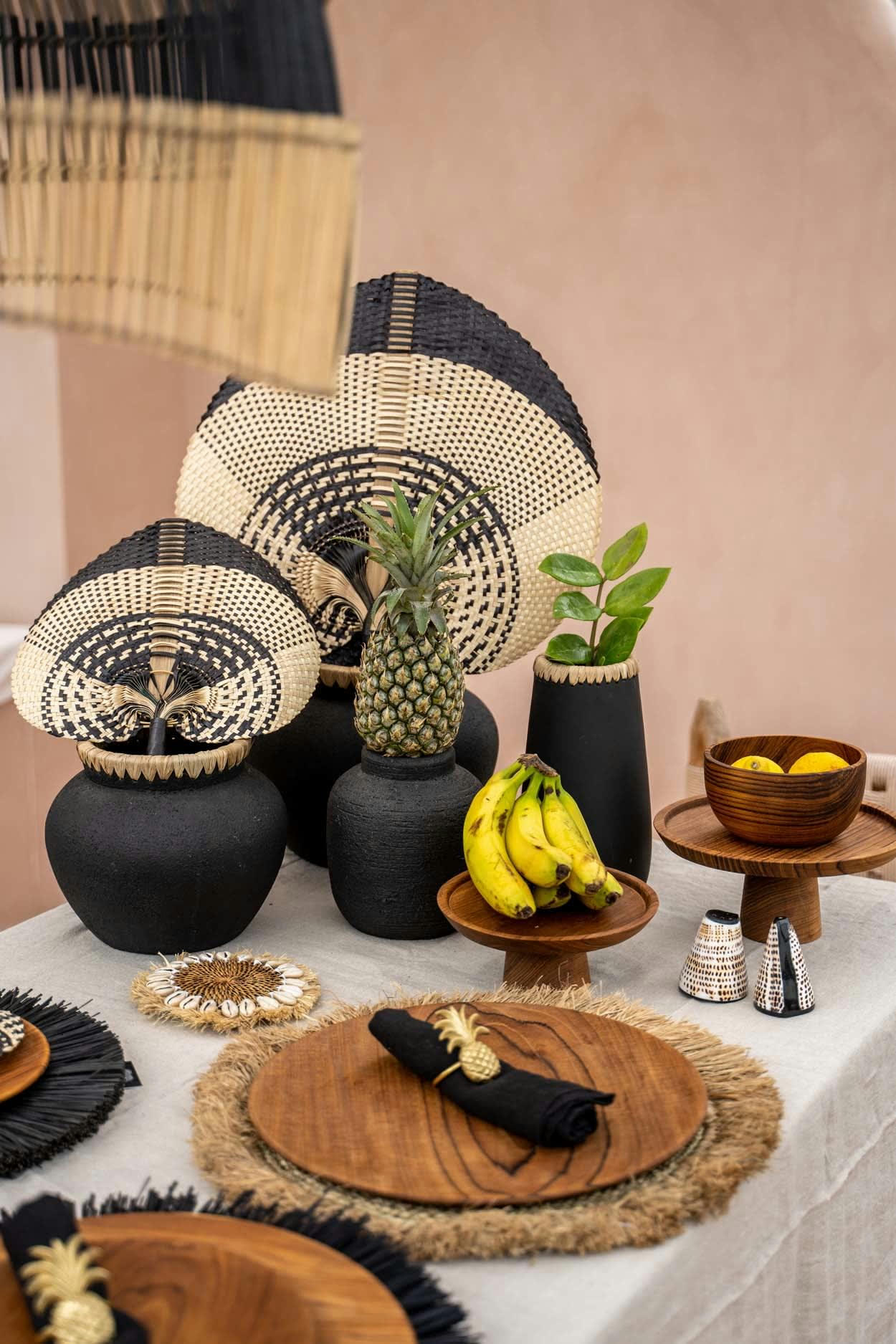 PEAKY - Vase en terre cuite noire H18