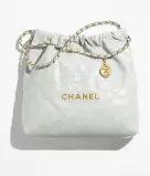 CHANEL 22 HANDBAG Shiny Calfskin & Gold-Tone Metal Light white/cream