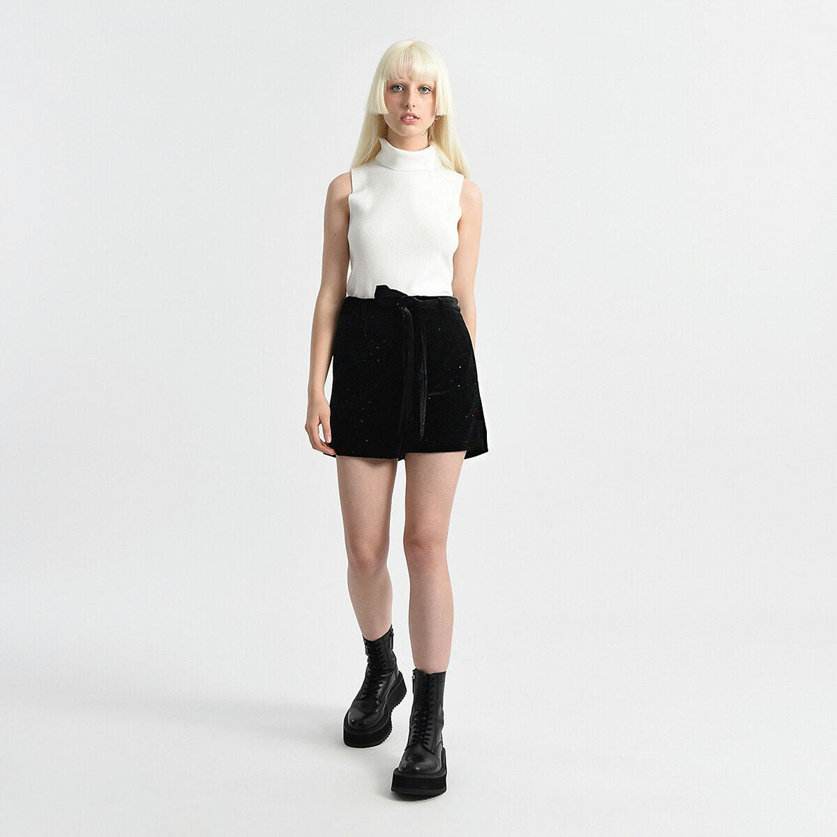 Short en velours à strass avec ceinture à nouer