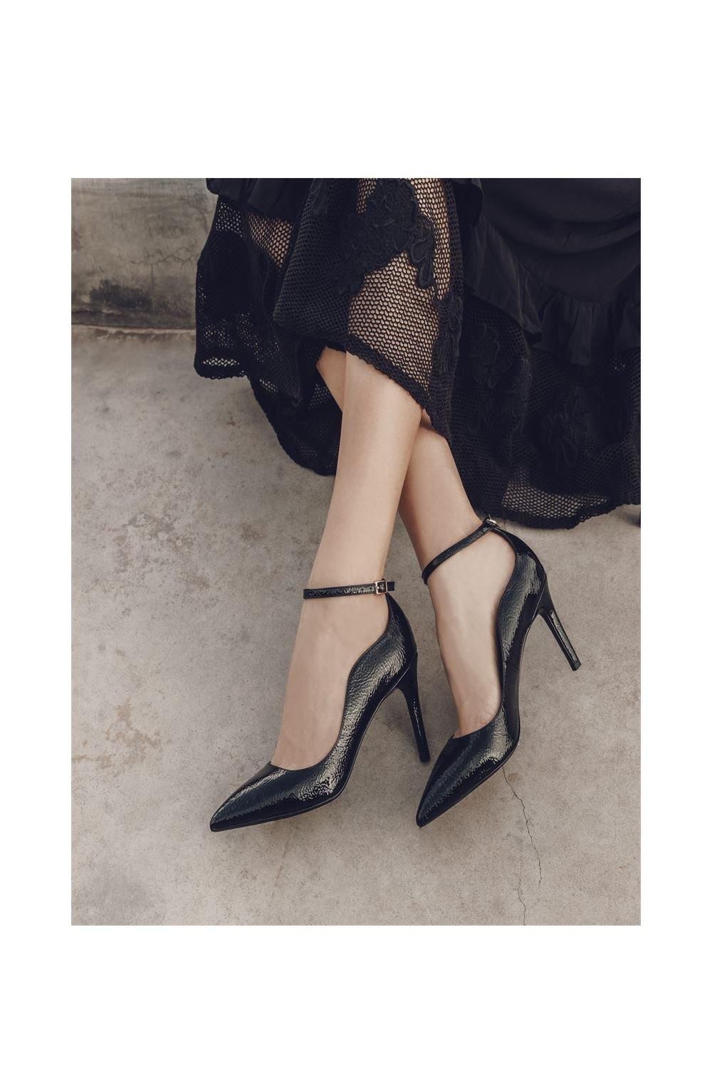Moda In Pelle Cristel' Patent Court Shoes