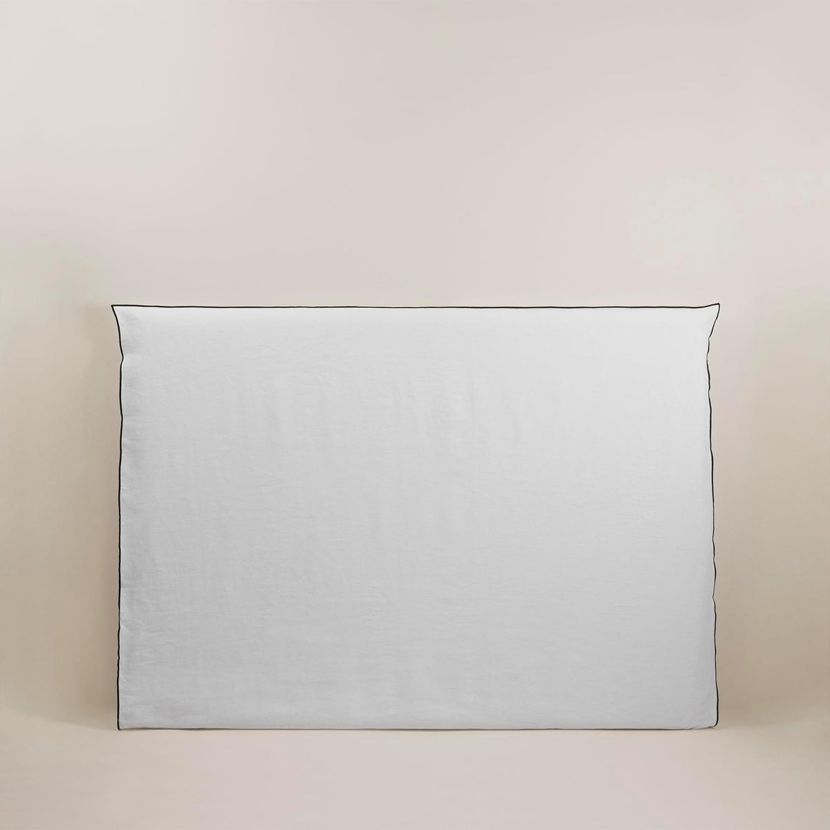 Madura Hoes voor hoofdbord Carlina puur witte en zwarte hommel 170x134 cm