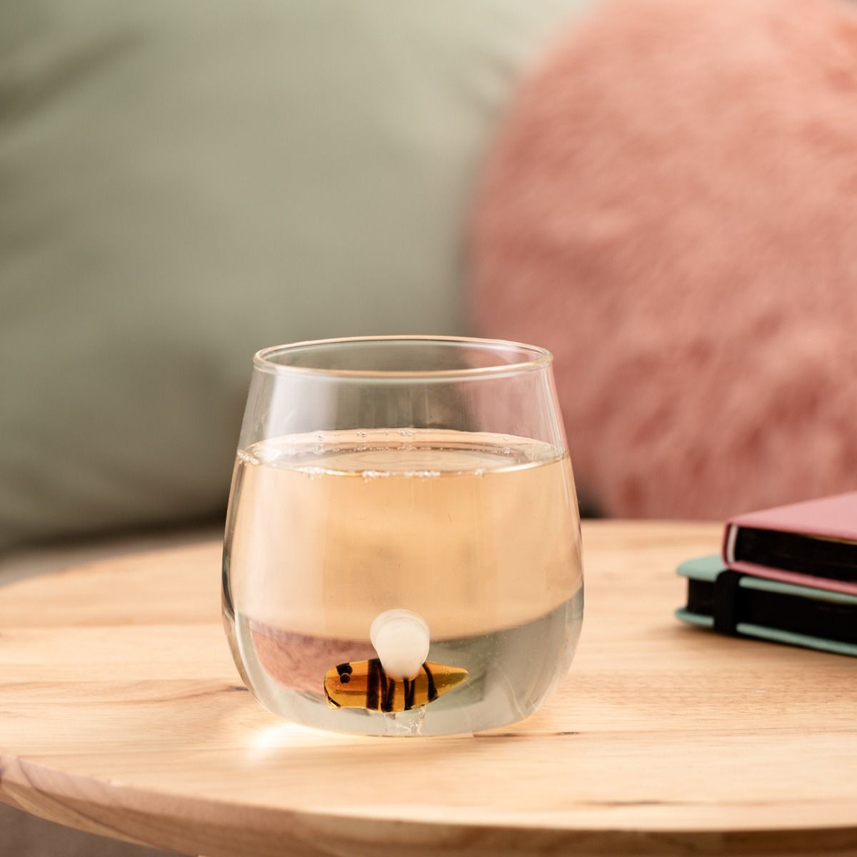 Szklanka ULME z pszczołą w środku bez ucha 0,4 l