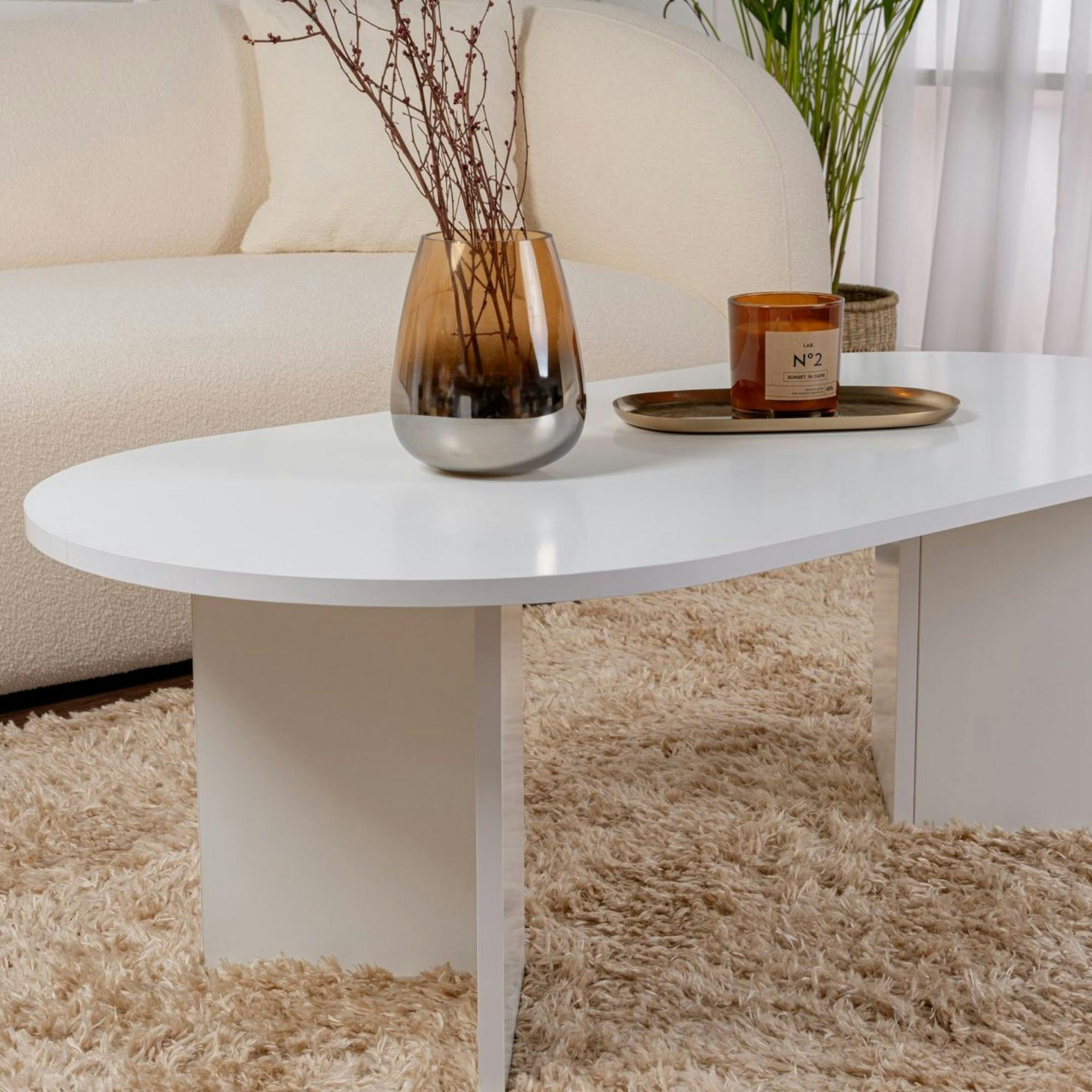 Table basse ovale blanche effet laque - pieds en V MARFA