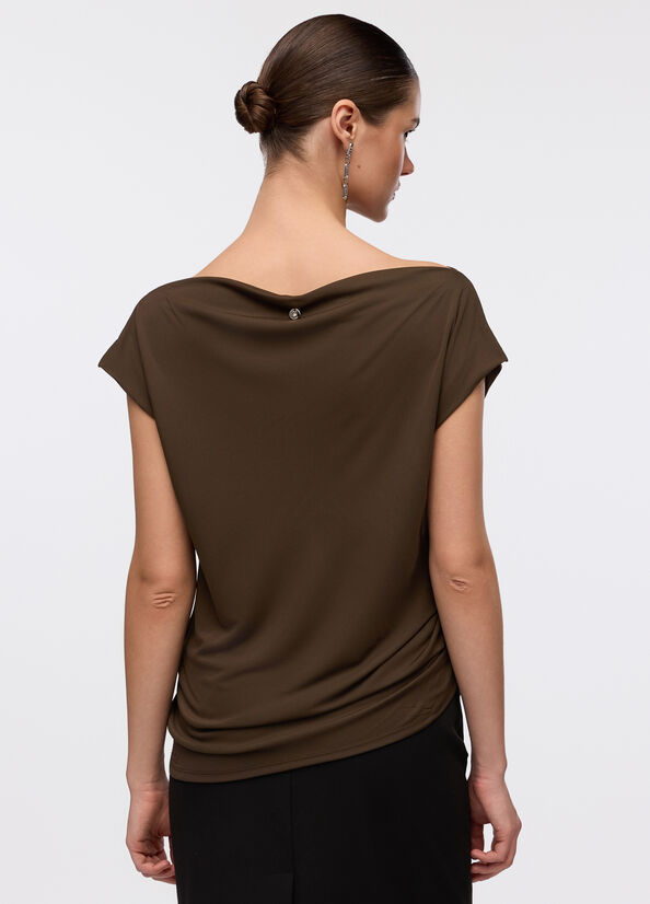 Top con scollo a barca