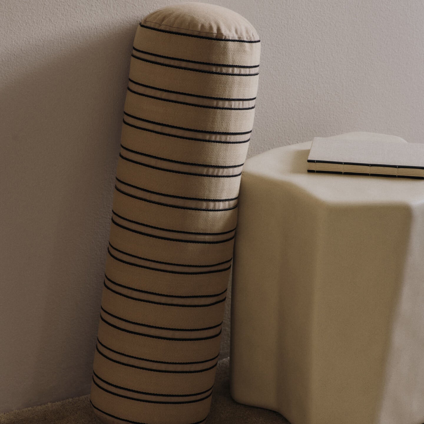 Ferm Living Twill Sierkussen - Cilinder 60 x 20 cm - Cashmere