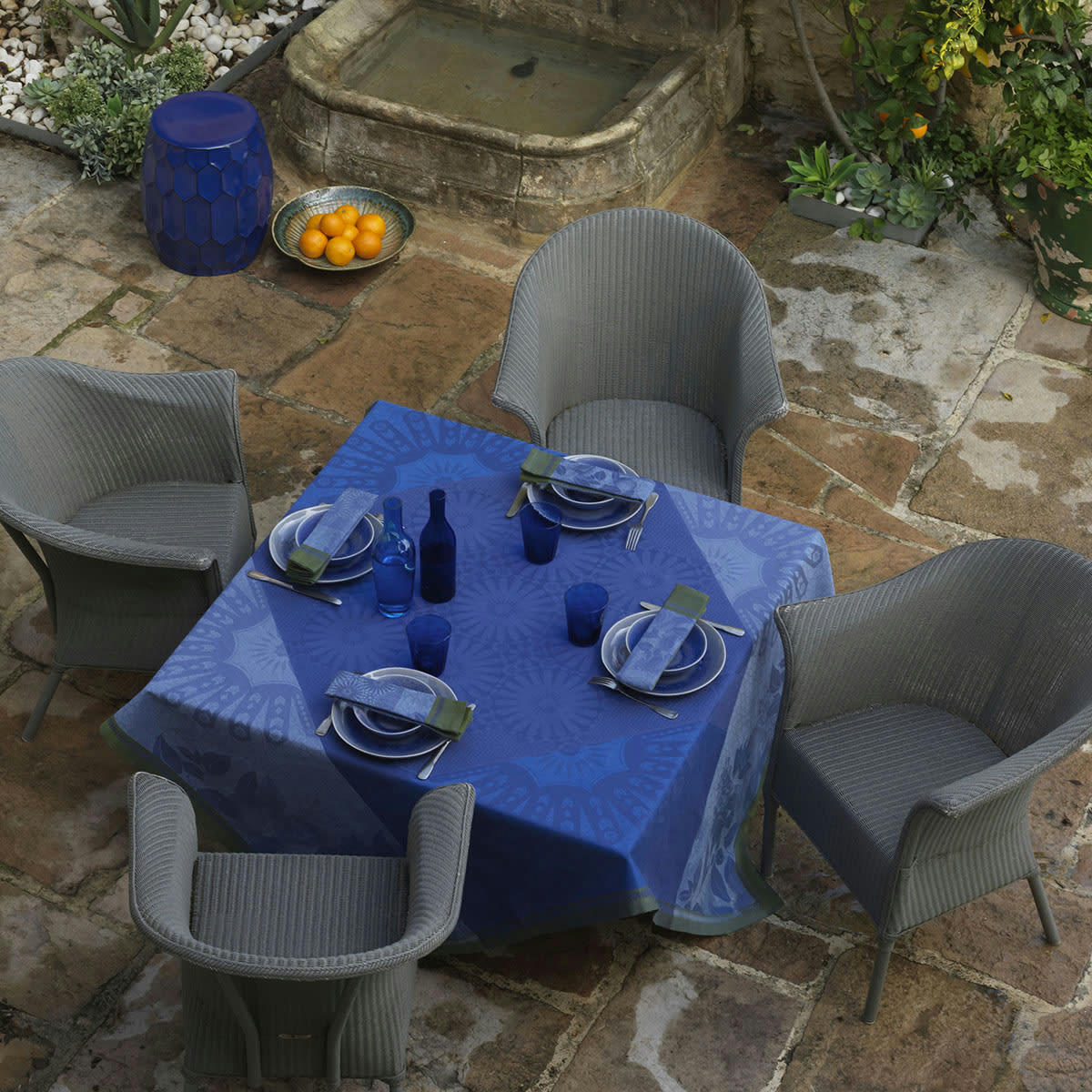 JARDIN D'ORIENT - Nappe en lin majorelle 150 x 150