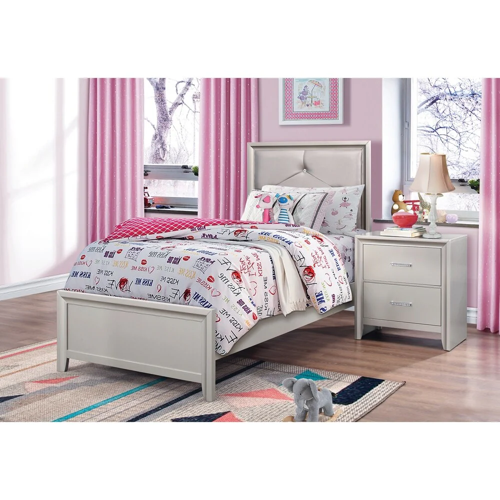 Lana Traditional Silver 4-piece Bedroom Set