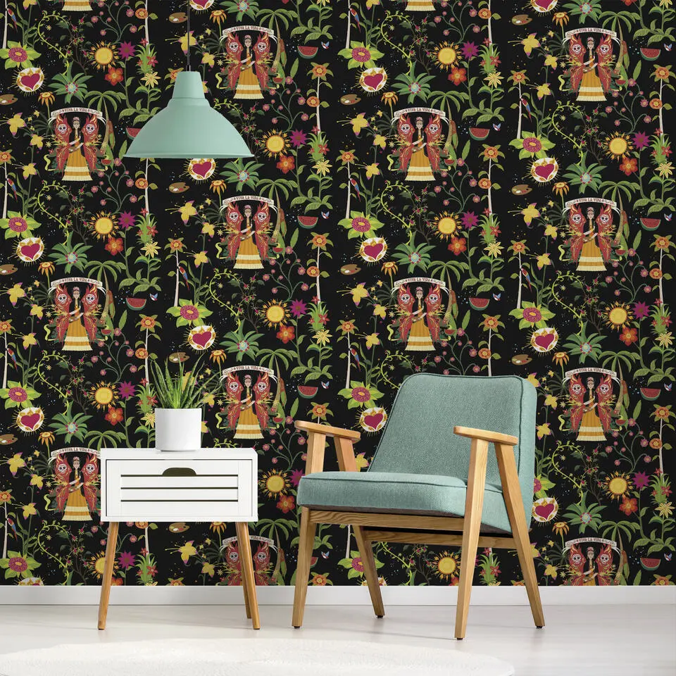 Walls4You behang tropische bladeren en bloemen zwart en meerkleurig