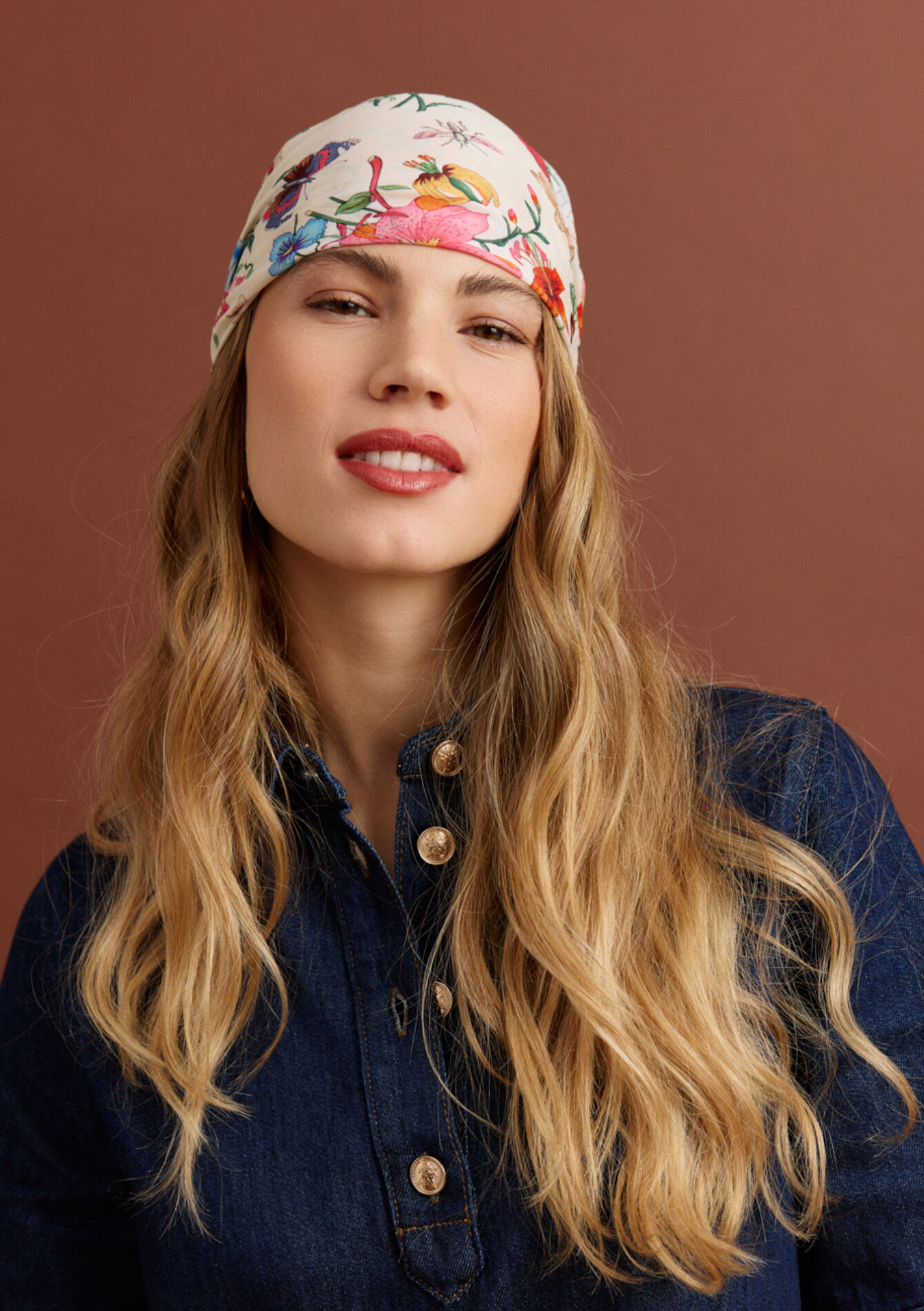 Zijden carr&eacute; met juweelaccent