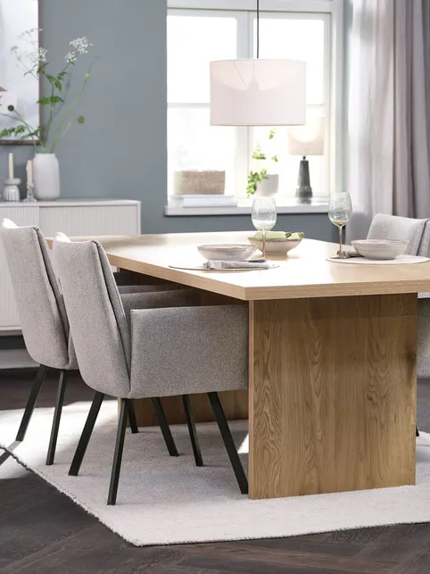 MUNKEBY L220 bord varm eg + 4 GJESING beige/sort