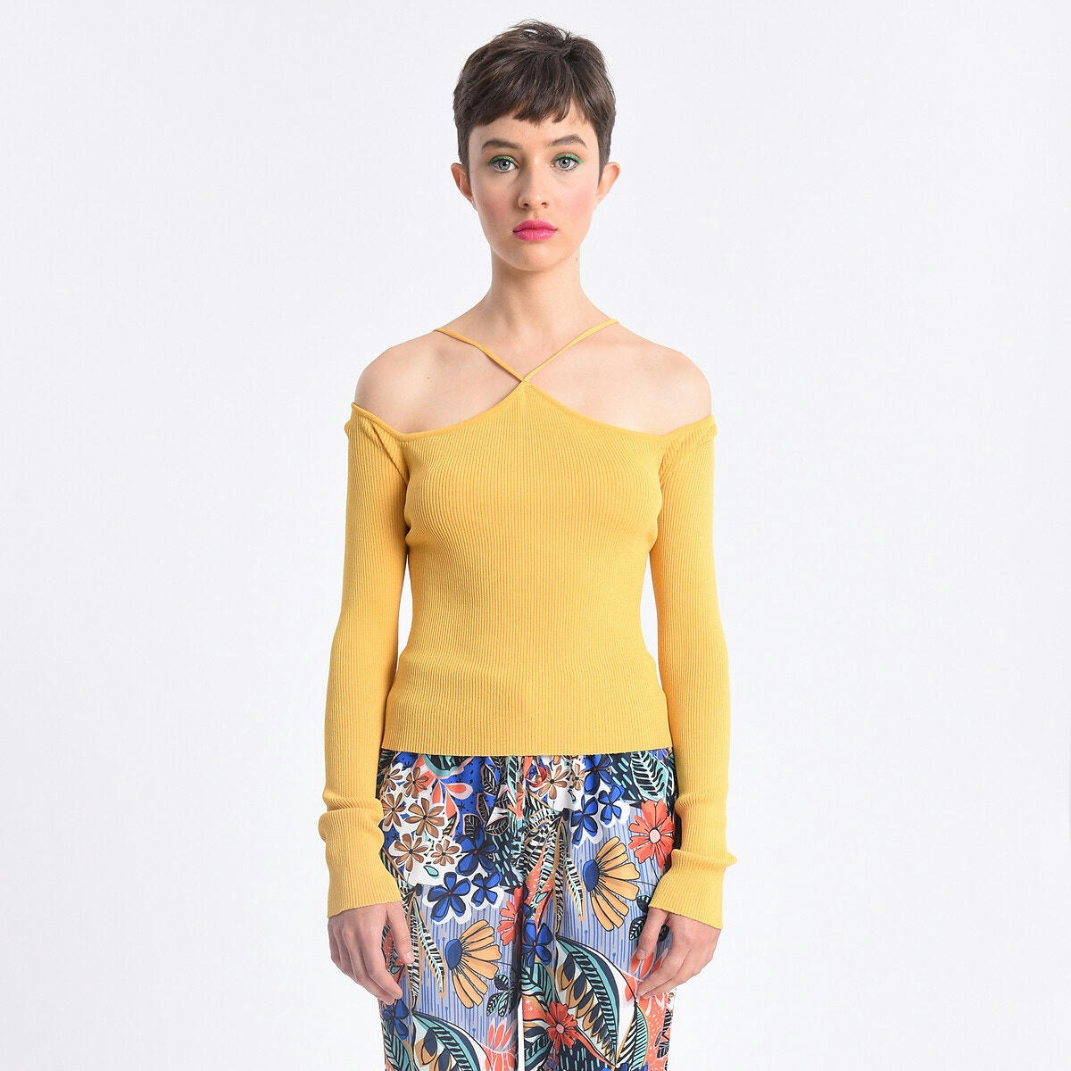 Pull maille fine lien derrière la nuque