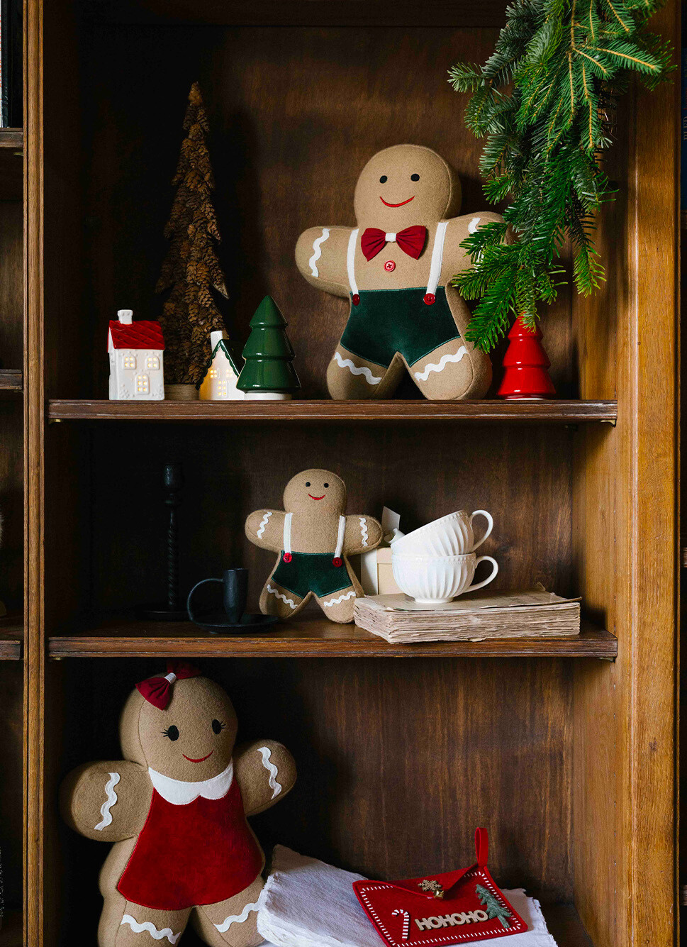 GRAND SAPIN DÉCORATIF EN BOISBRUN