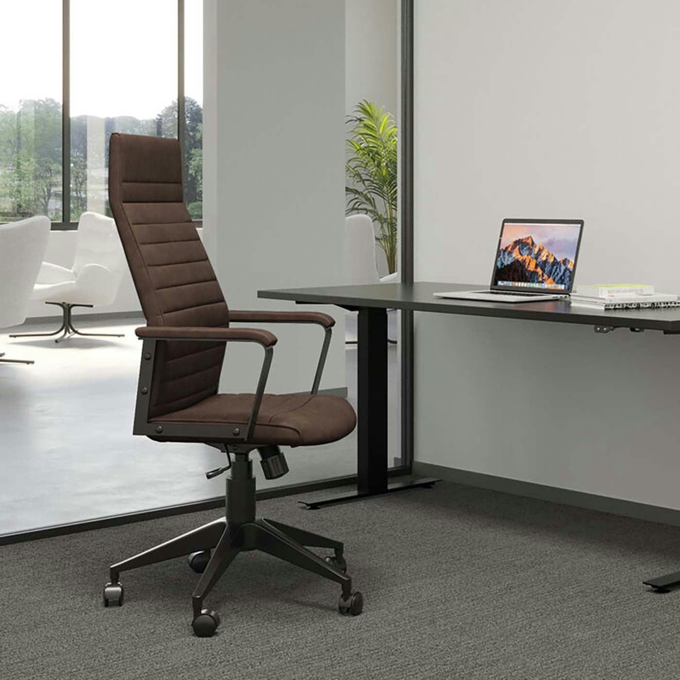LABORA - Chaise de bureau pivotante réglable à roulettes brune haute