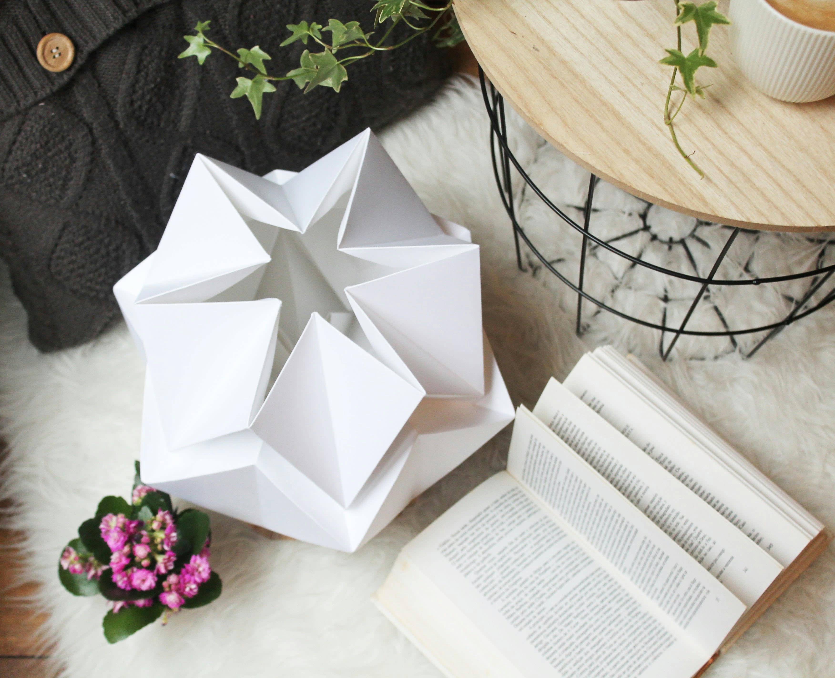 HIKARI - Lampe de table origami en papier taille M