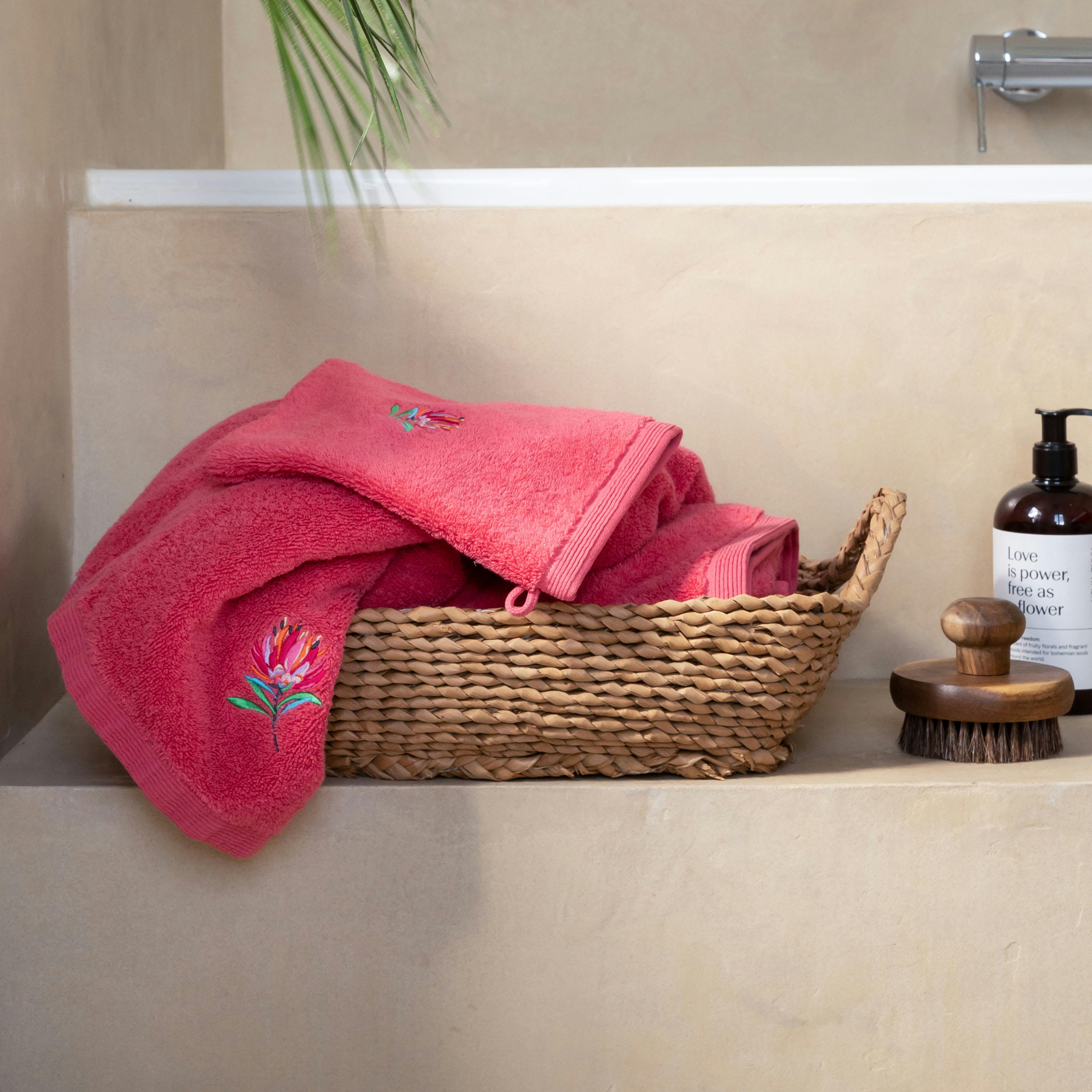 PROTEA - Serviette de toilette Rose Pitaya bouclette brodé rose 50 x 90 cm