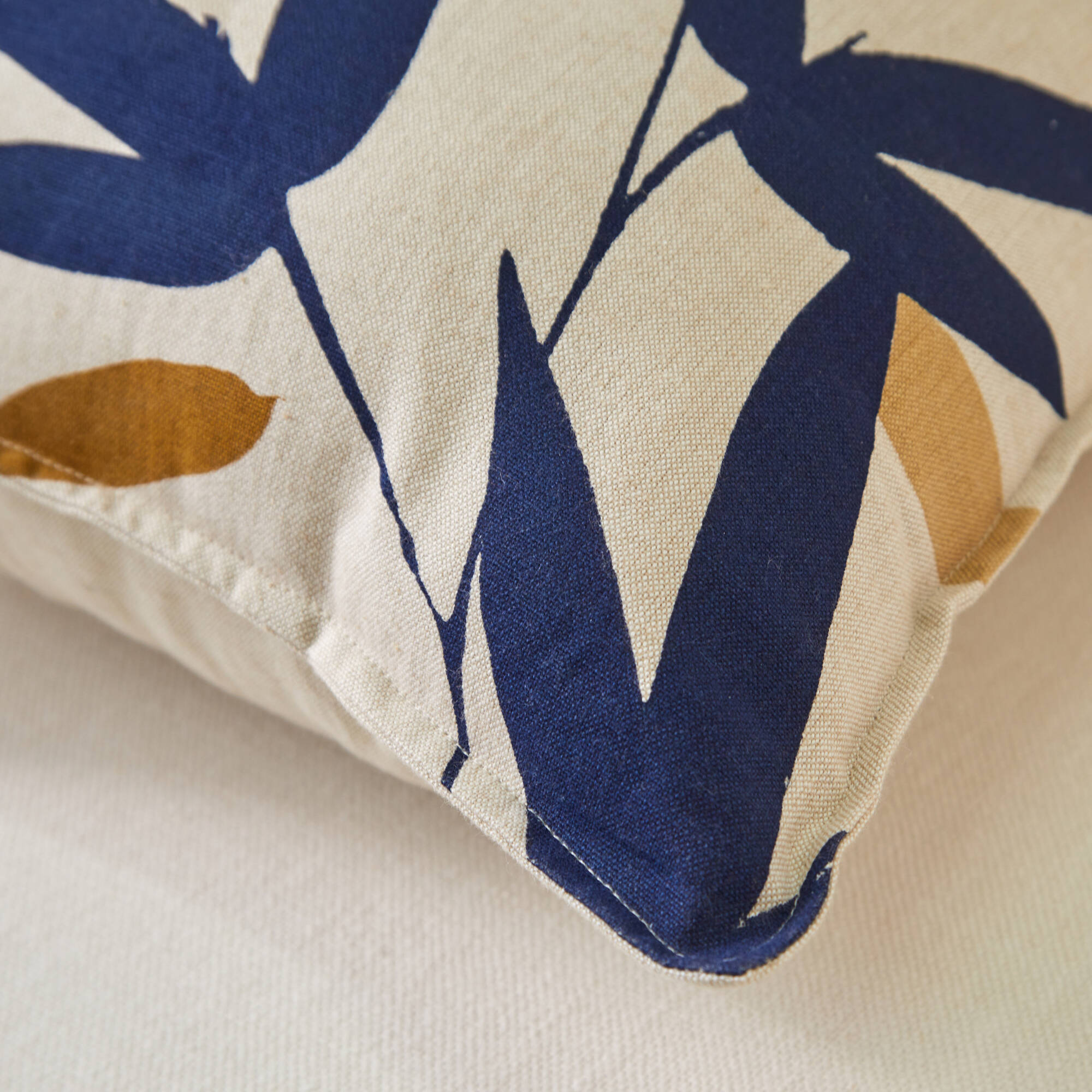 Coussin imprimé feuilles