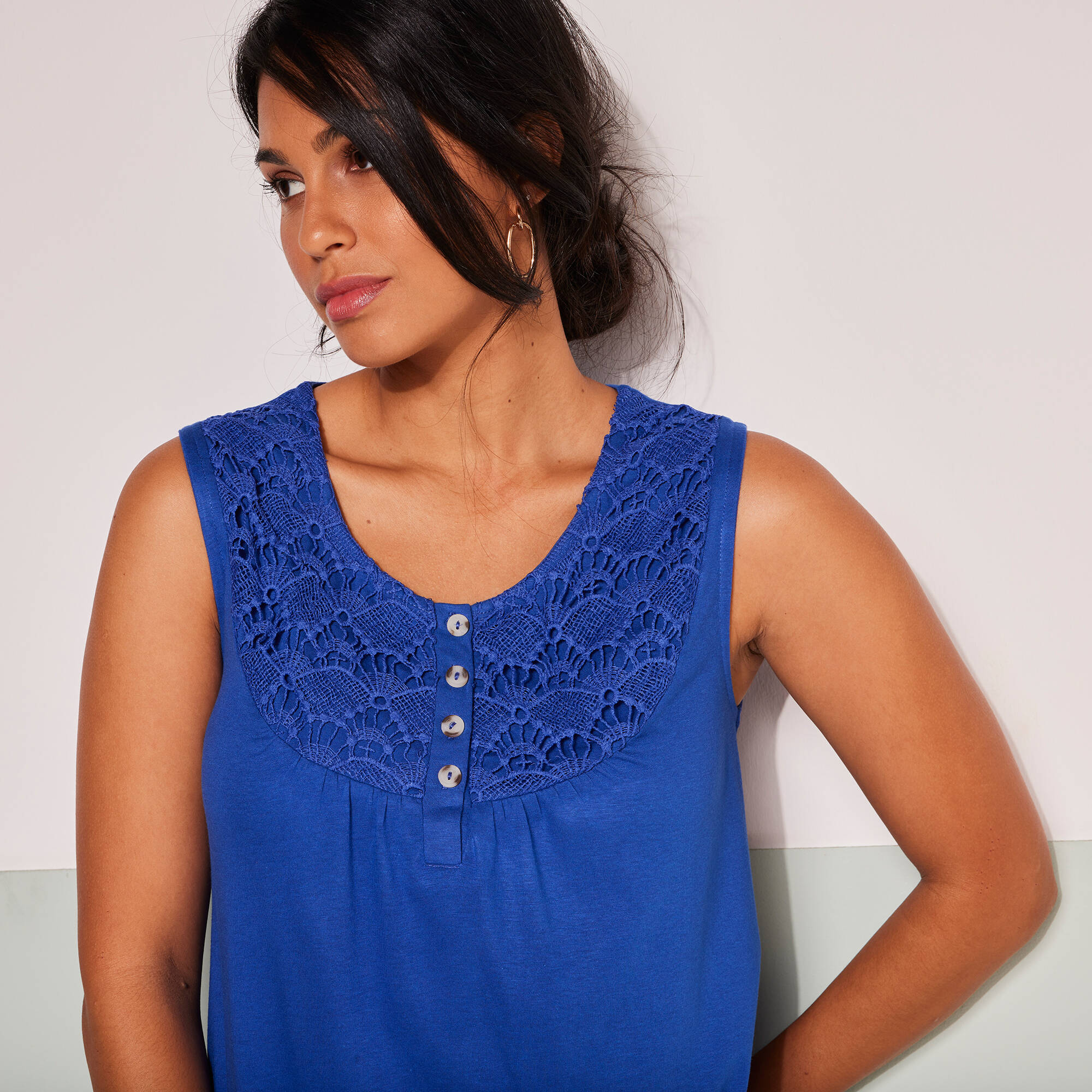 Débardeur à plastron macramé