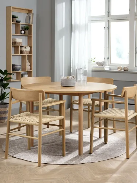 ALSTED Ø120 bord natur eg + 4 ISLEV/VENSLEV stole m/armlæn