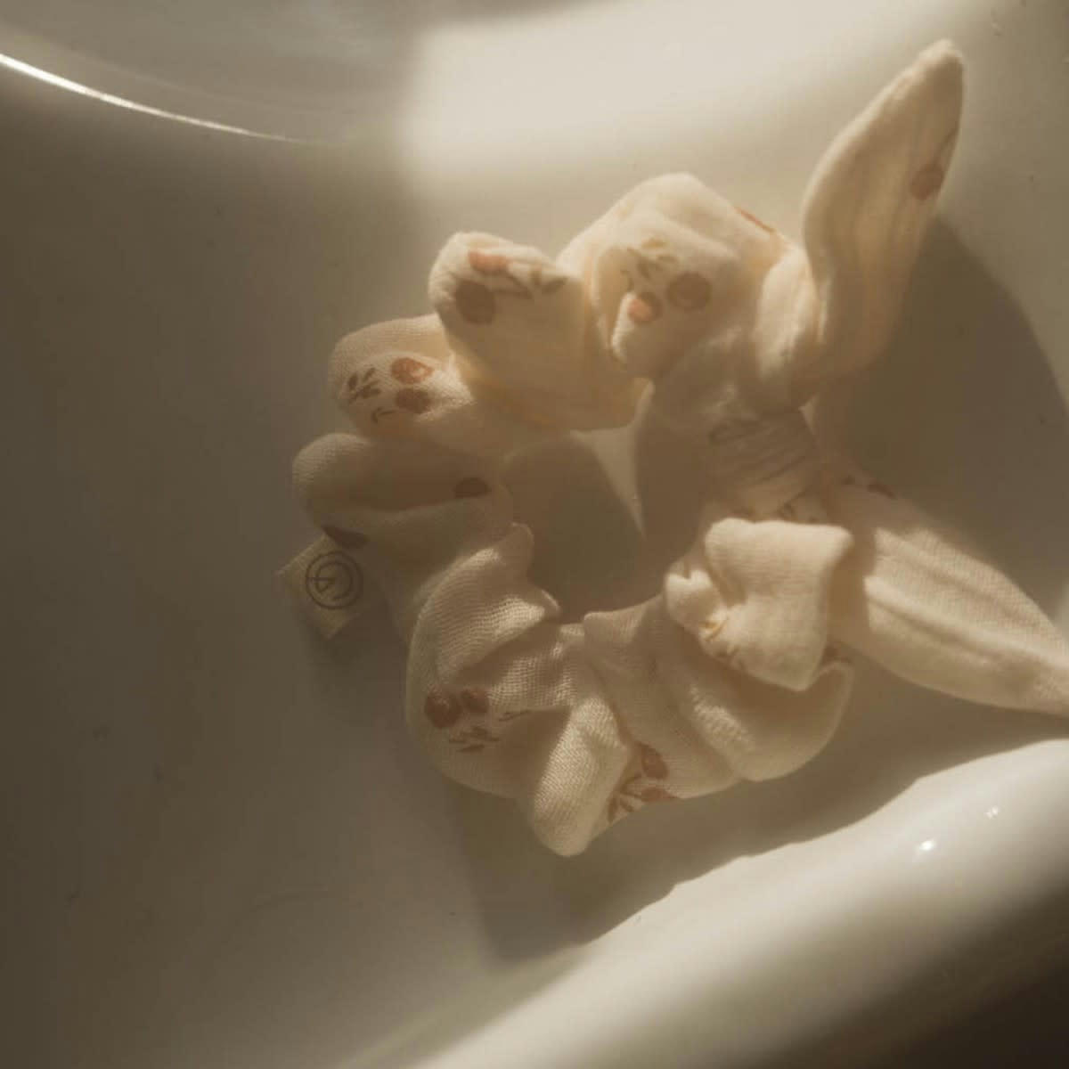 MAINTENANT - Chouchou en coton imprimé fleuri marron