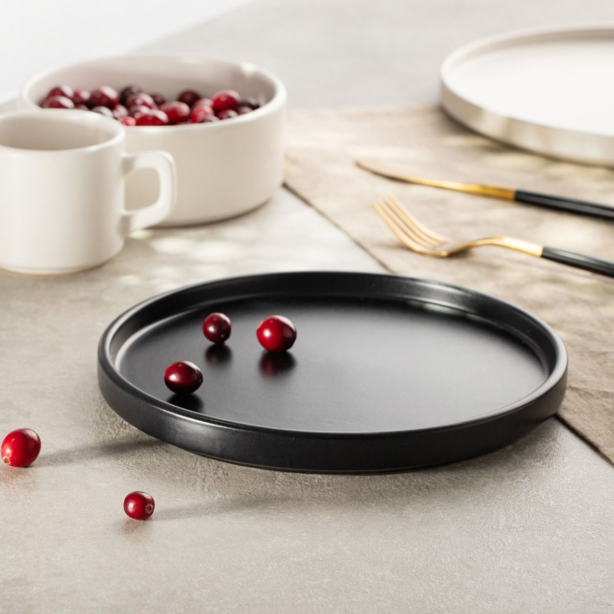 Talerz FAMELIO deserowy czarny 21 cm