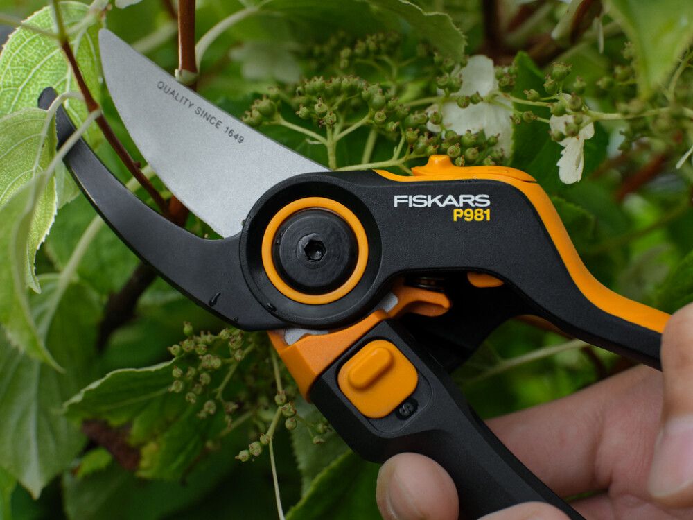 BESKJÆRINGSSAKS FISKARS X-SERIEN DUALAKION BYPASS P981