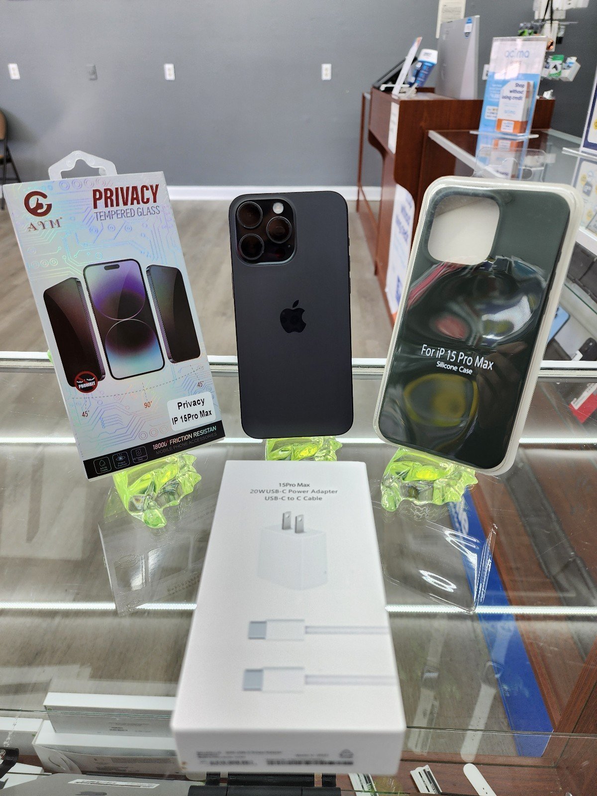 iPhone 15 Pro Max 256GB Black Titanium Unlocked Includes: Case+Protector+Charger