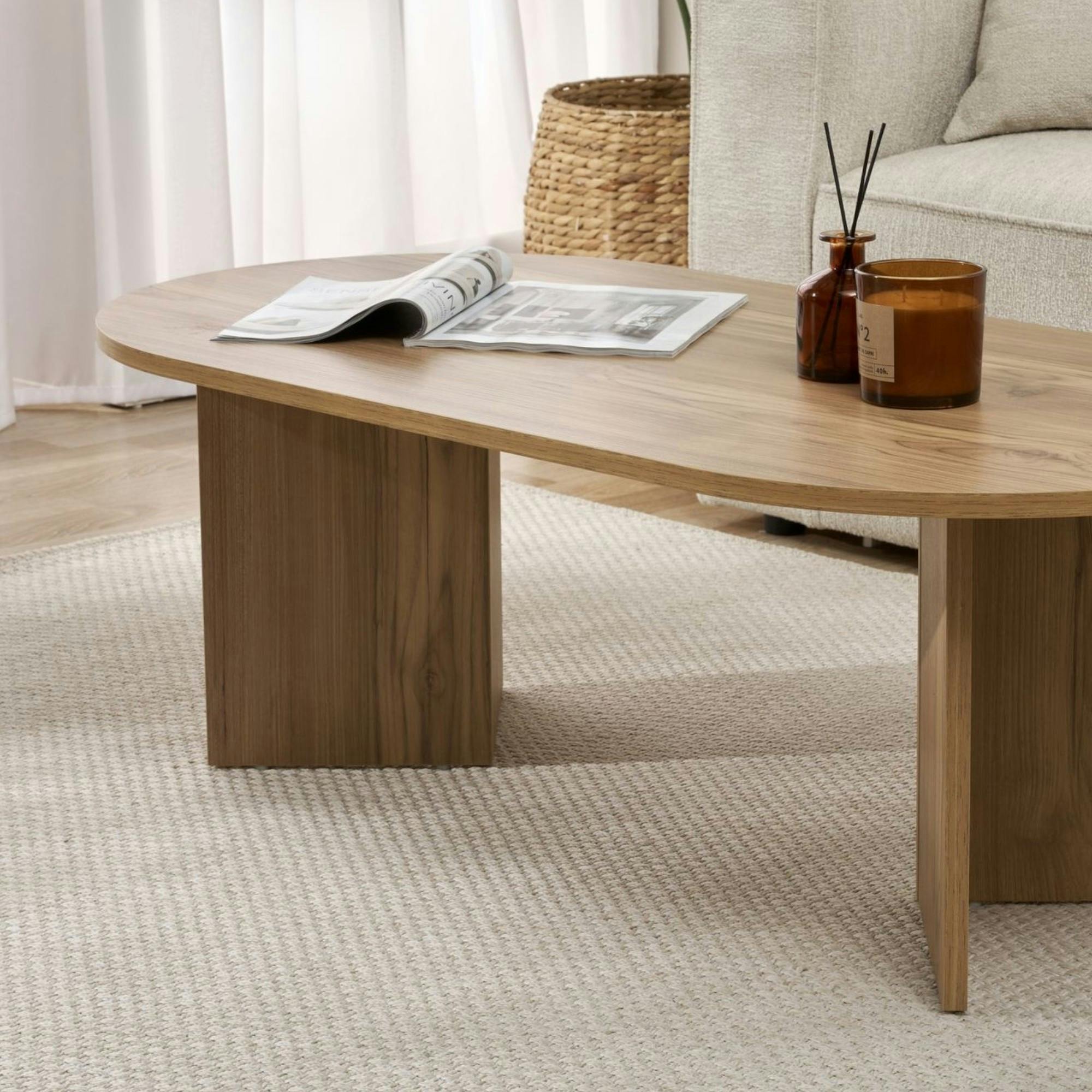 Table basse ovale effet chêne huilé - pieds en V MARFA