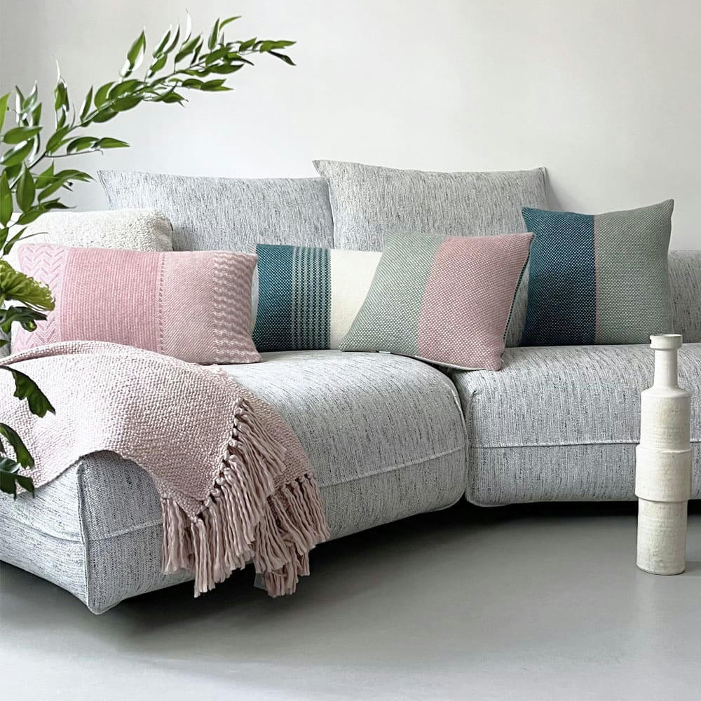 FESTIVITY - Coussin en laine vert pastel 45x45