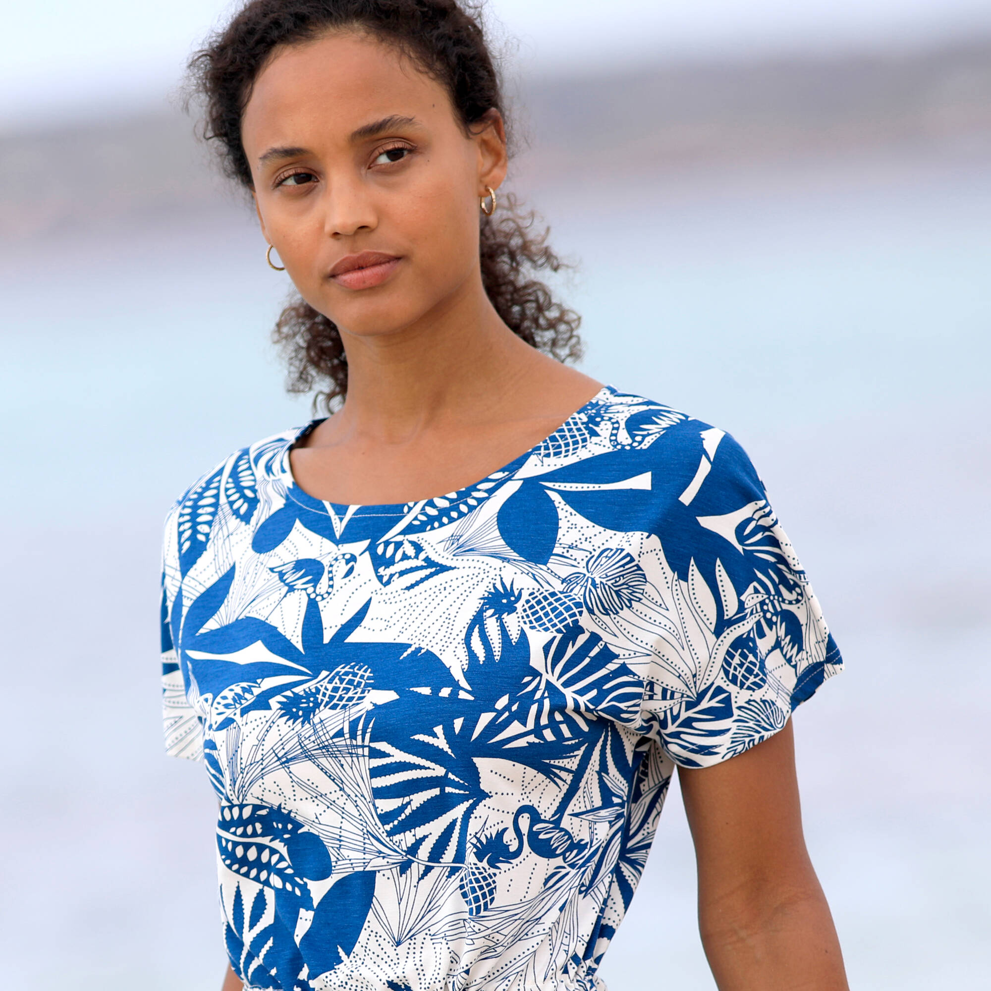 Robe courte imprimée manches courtes