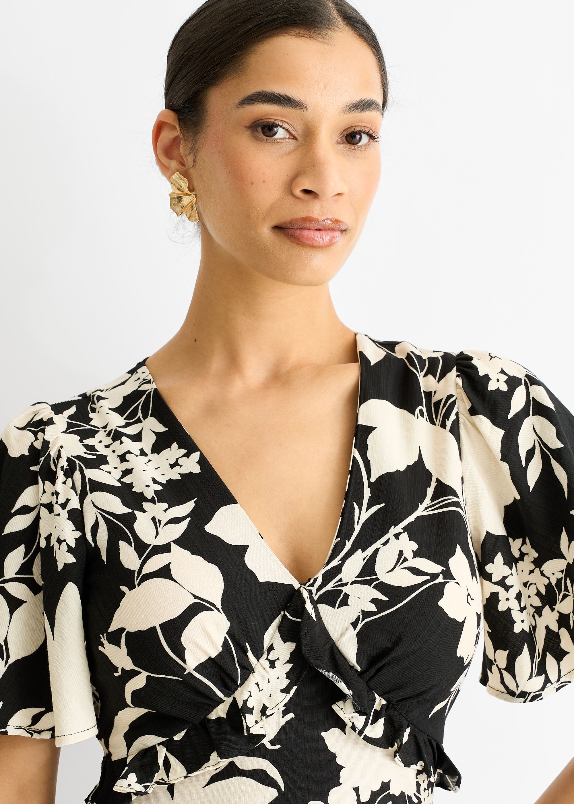 Gini London Mono Ruffle V Neck Viscose Midi Dress