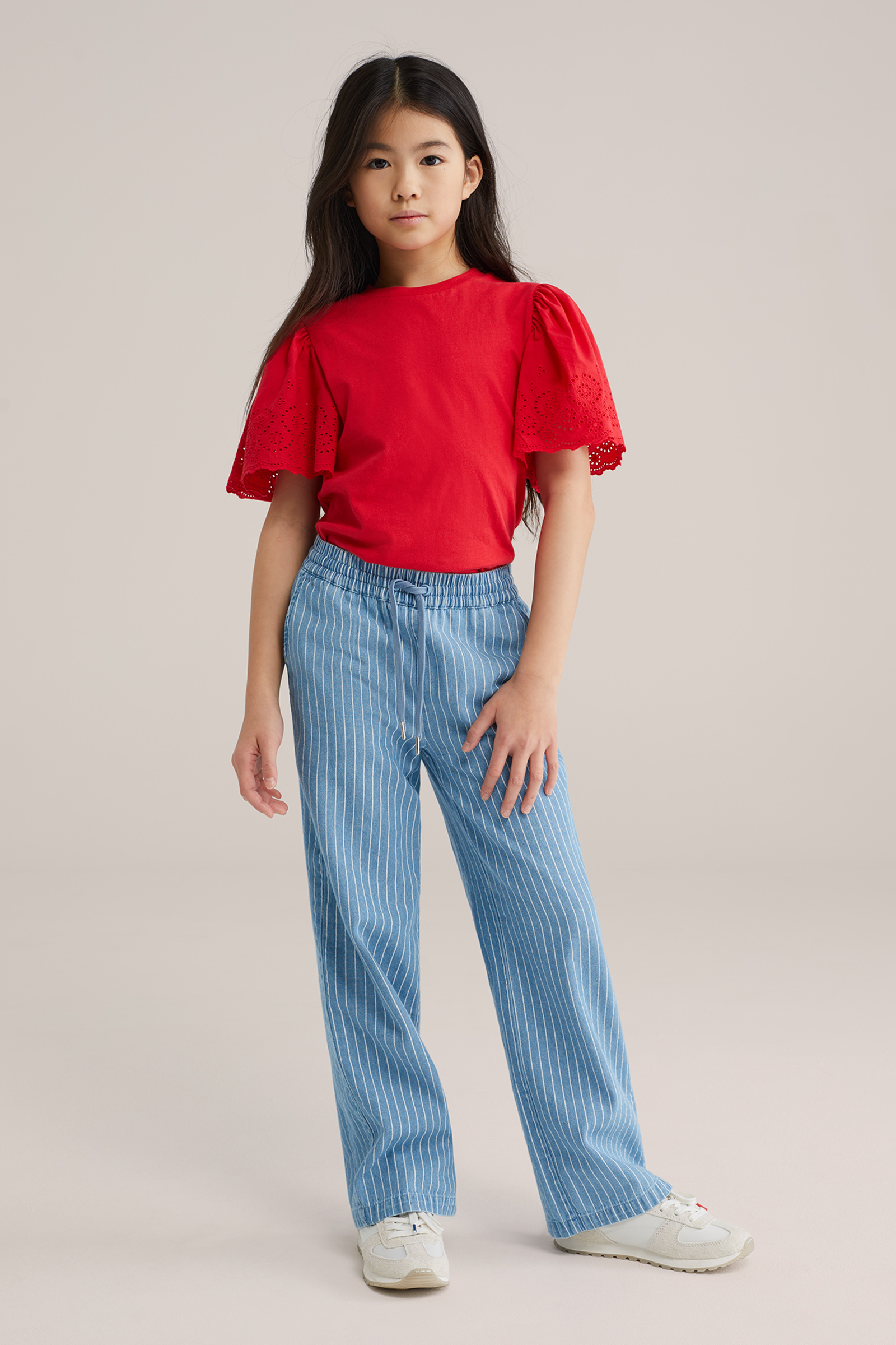 Meisjes T-shirt met broderie anglaise mouwen