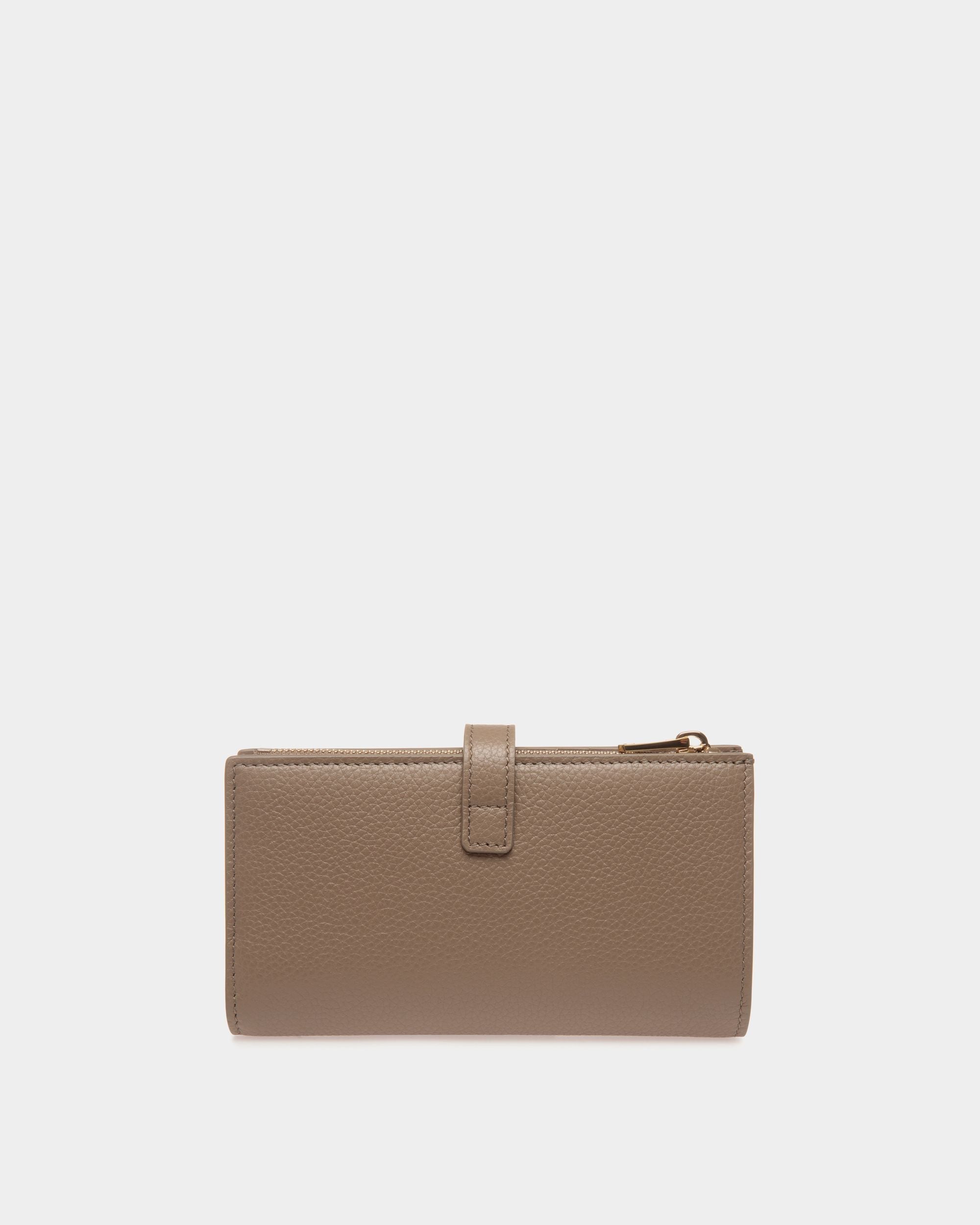 Lange Geldbörse Lock Me aus genarbtem Leder in Taupe