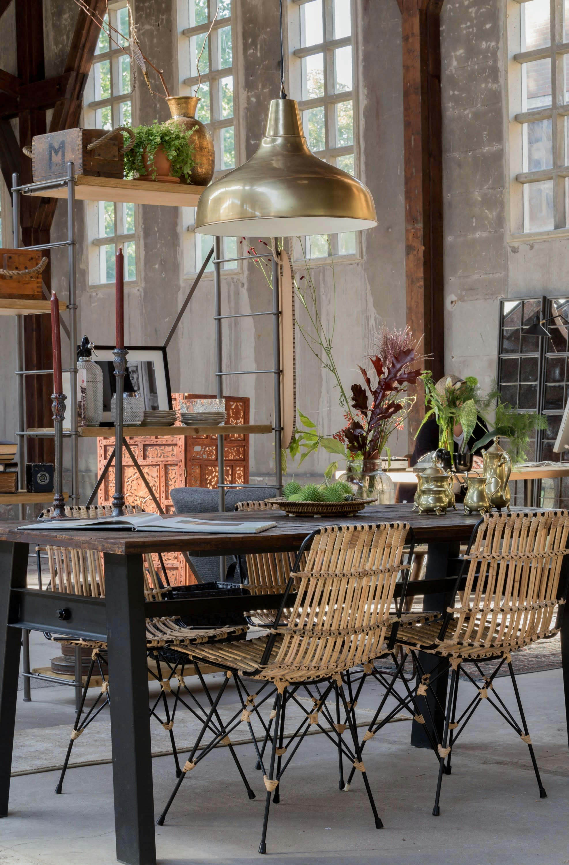 CRUDE - Table en bois texturé marron