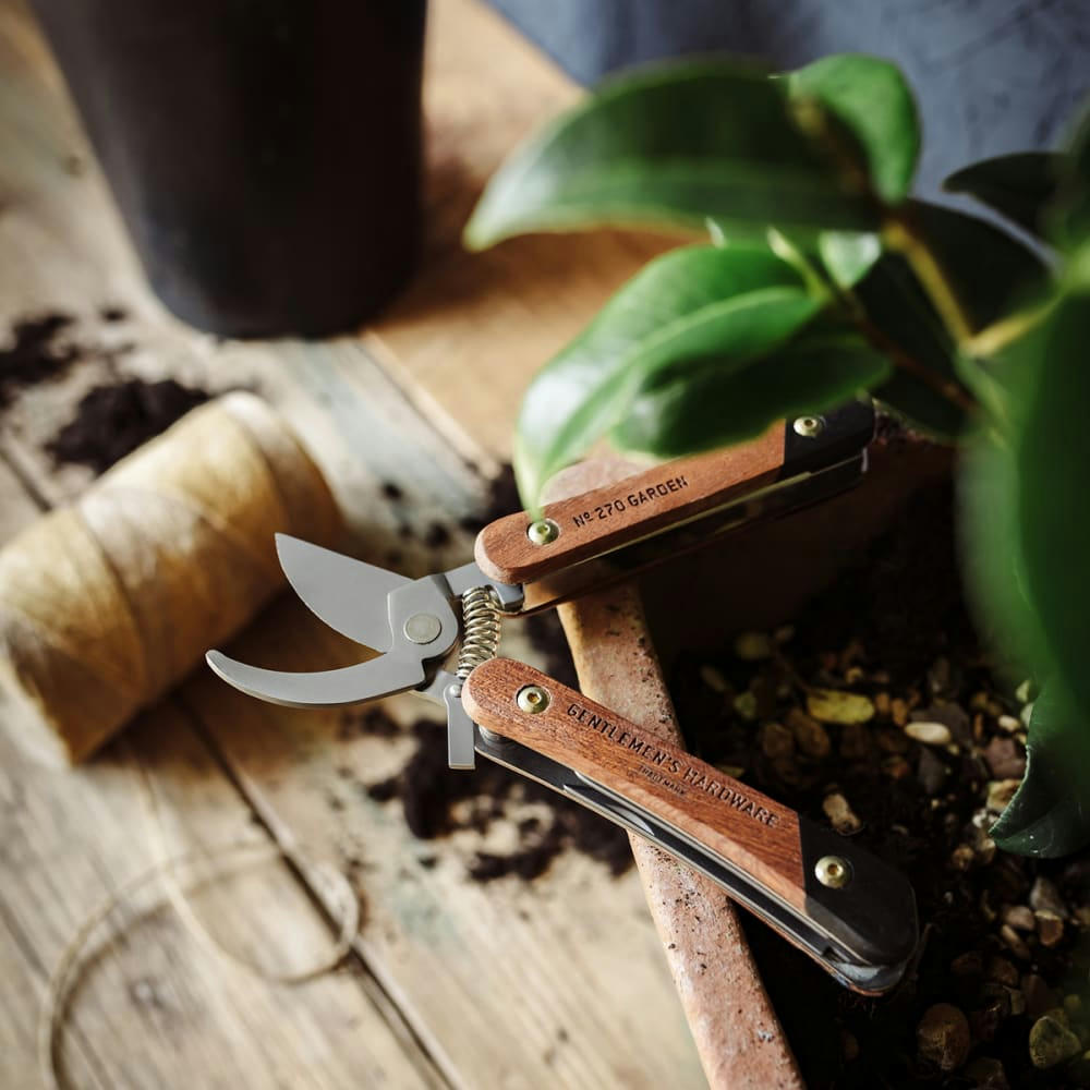 - Outil de jardinage 6 en 1 métal naturel