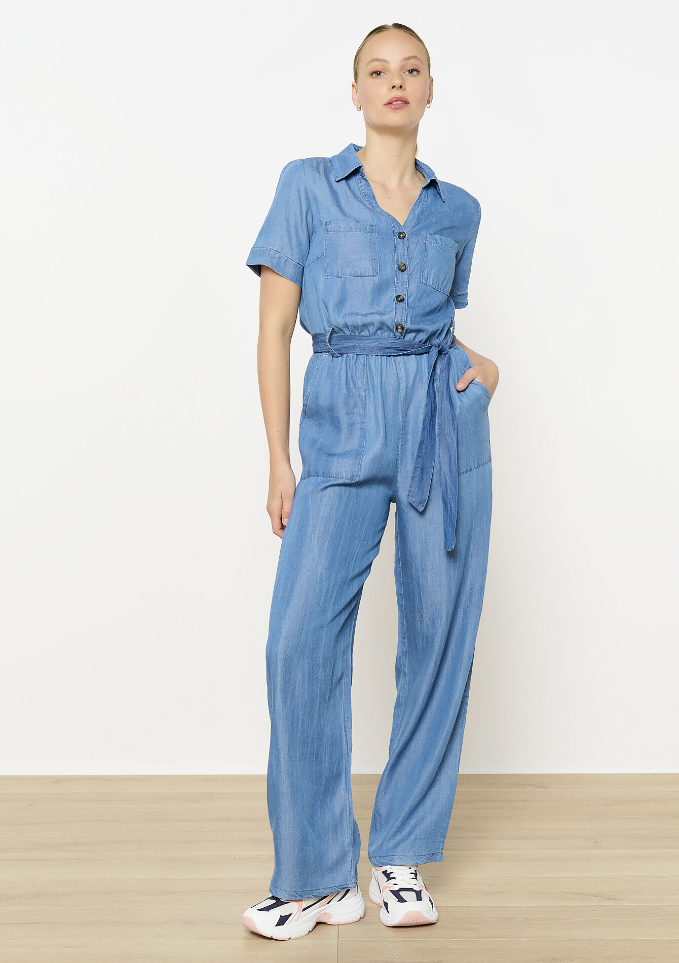 Soepele jumpsuit met ceintuur