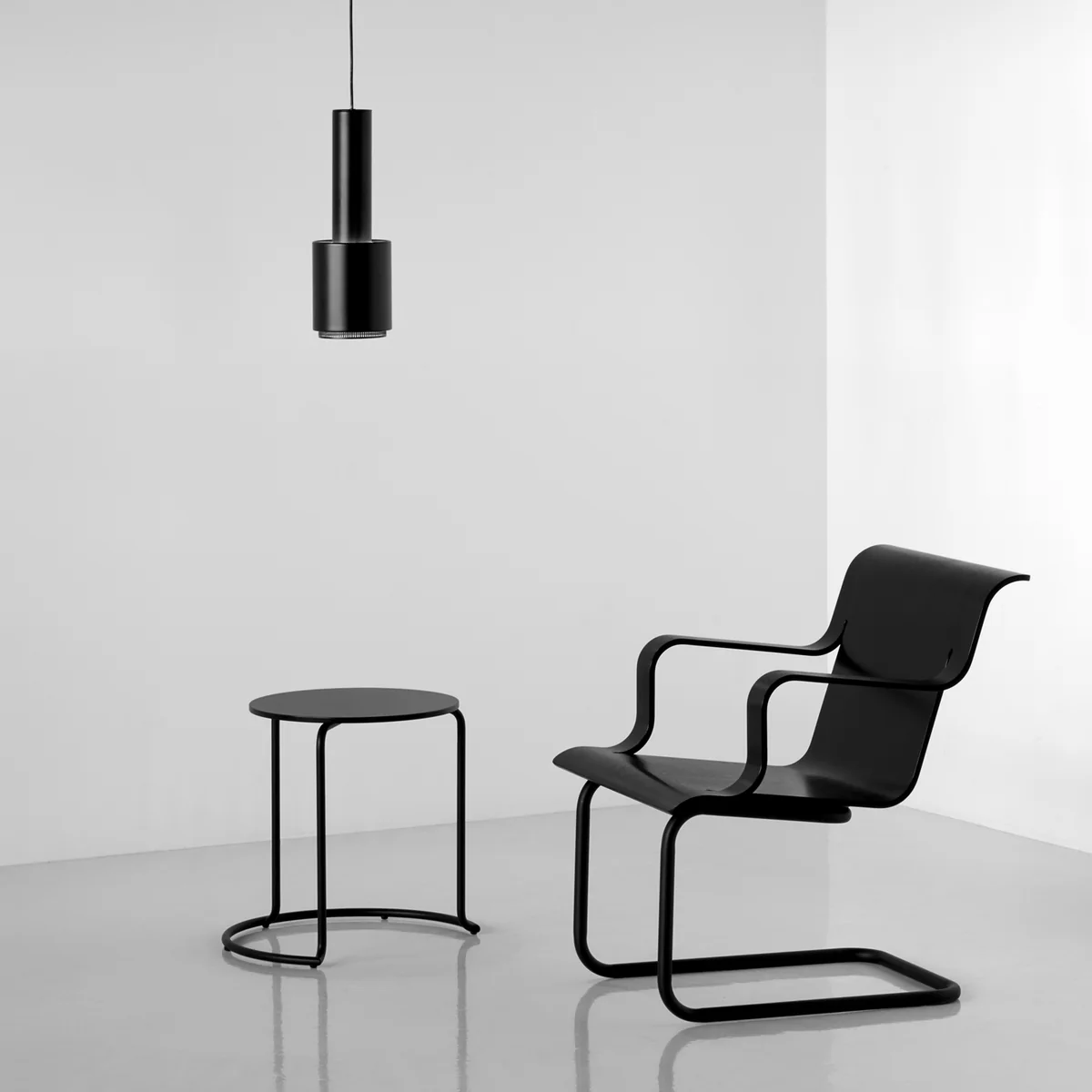 Artek - Side Table 606, schwarz